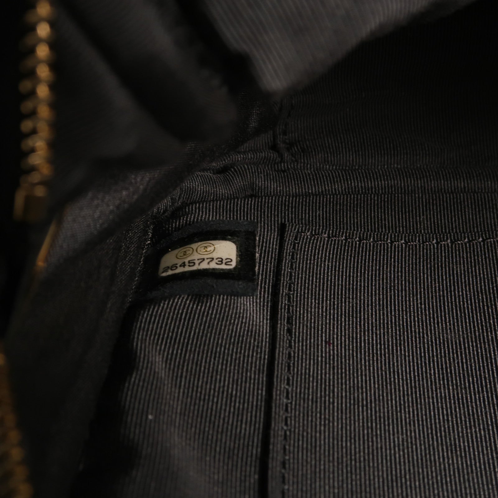 CHANEL 牛皮皮革Carmera Bag金扣鏈帶肩背袋