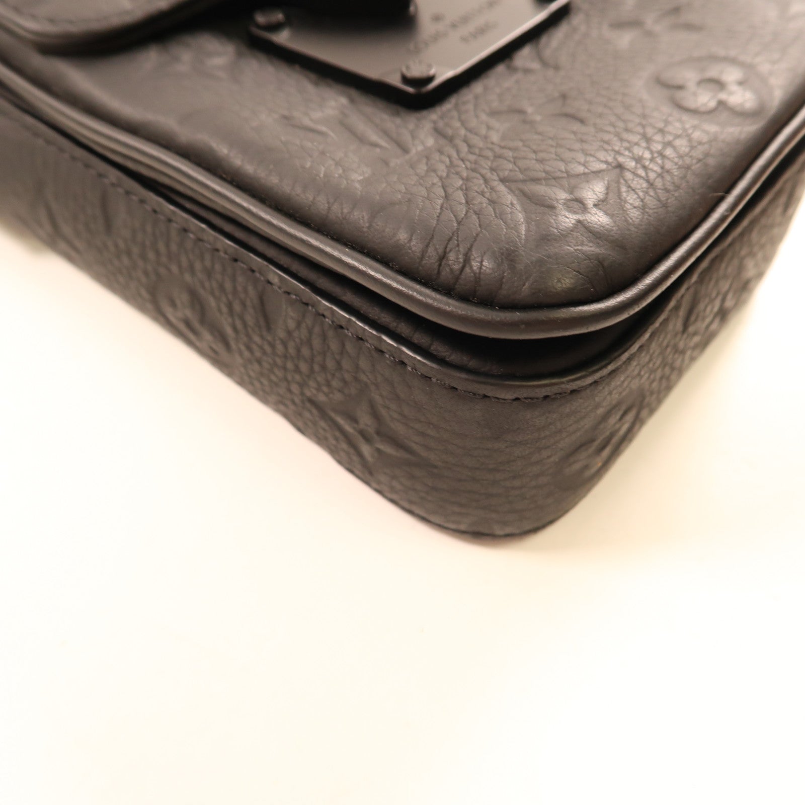LOUIS VUITTON Monogram Taurillon S-Lock Vertical Wearable肩背袋