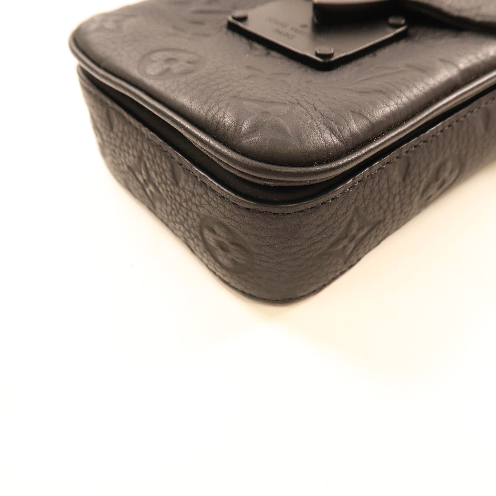 LOUIS VUITTON Monogram Taurillon S-Lock Vertical Wearable肩背袋