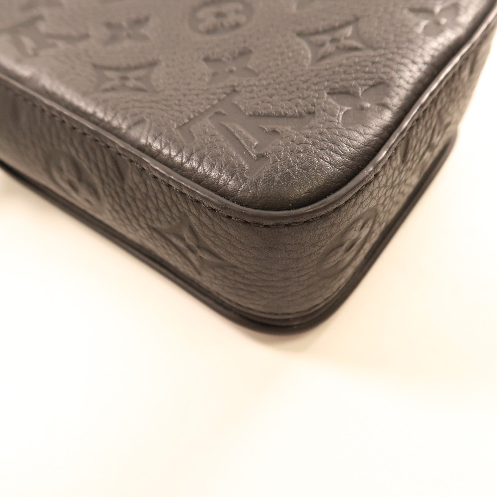 LOUIS VUITTON Monogram Taurillon S-Lock Vertical Wearable肩背袋