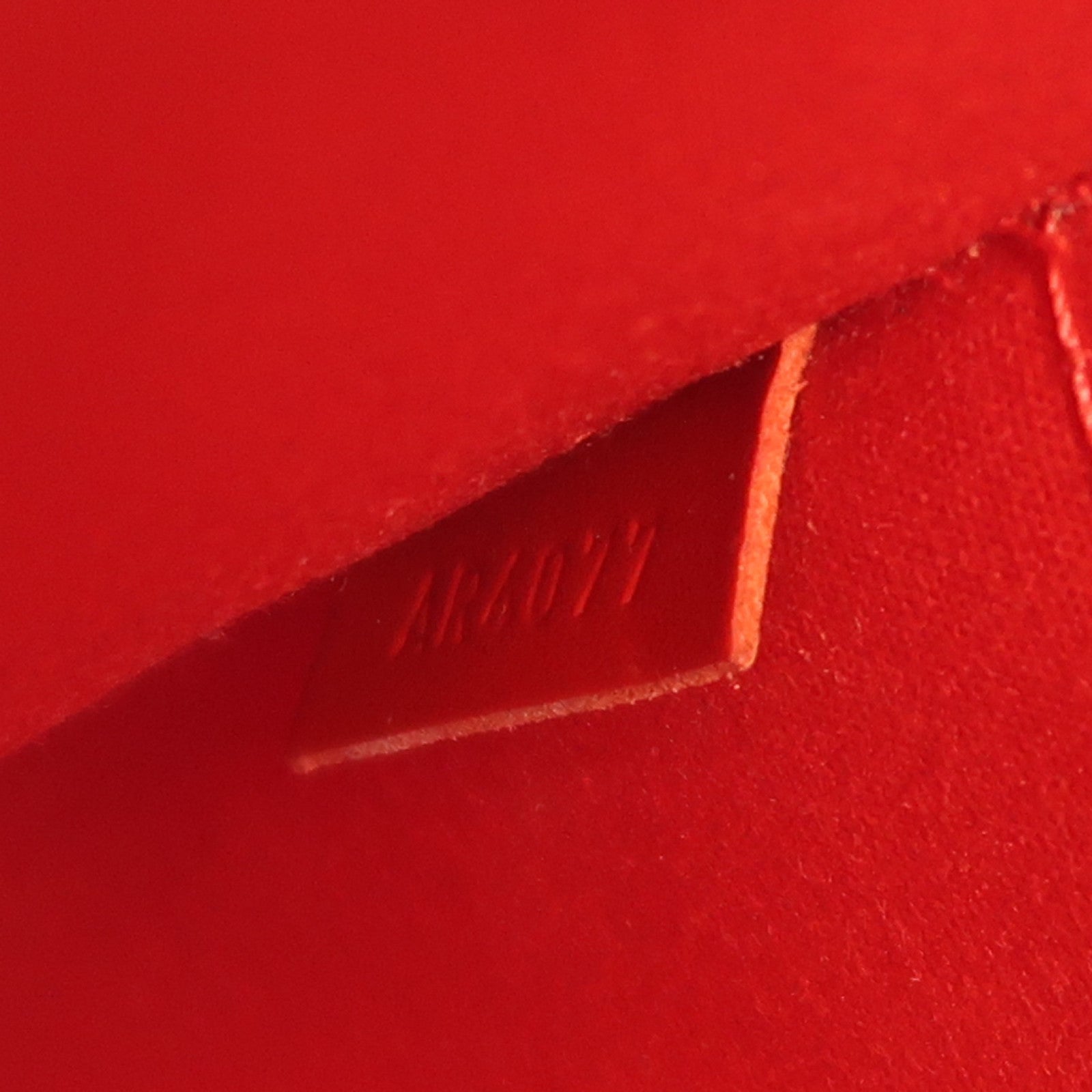 LOUIS VUITTON Epi Madeleine PM銀扣肩背袋