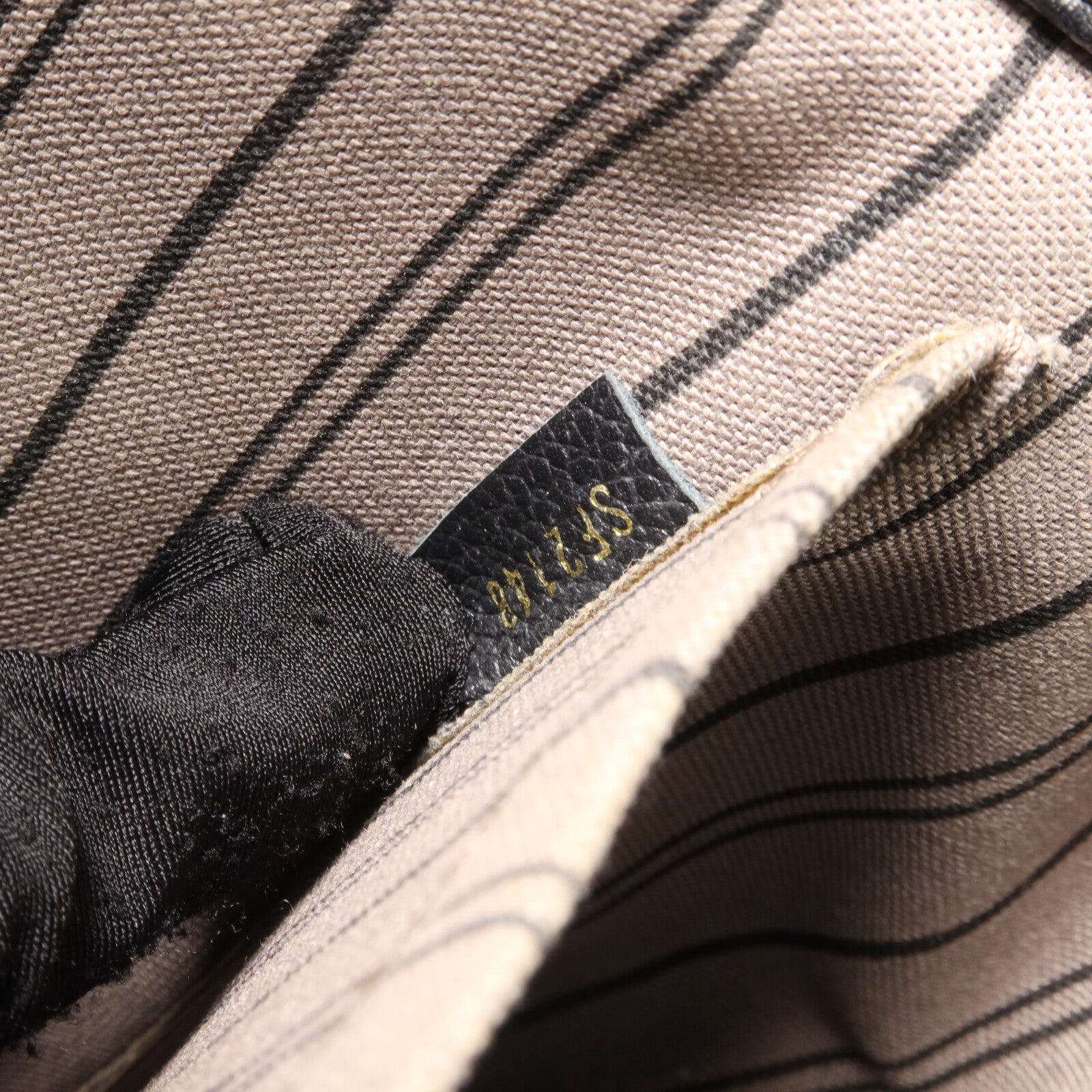 LOUIS VUITTON Monogram Empreinte Montaigne MM手挽肩背兩用袋
