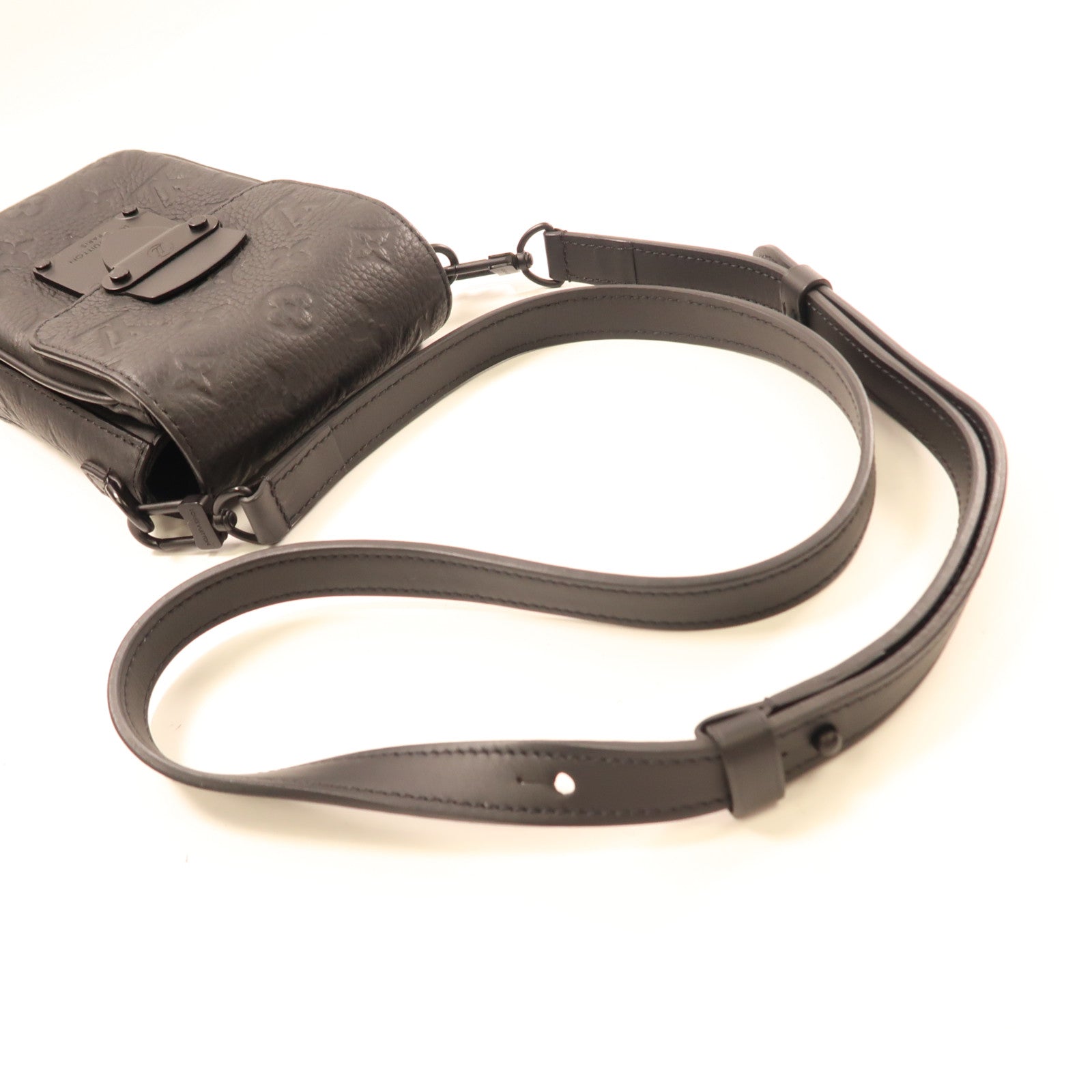 LOUIS VUITTON Monogram Taurillon S-Lock Vertical Wearable肩背袋