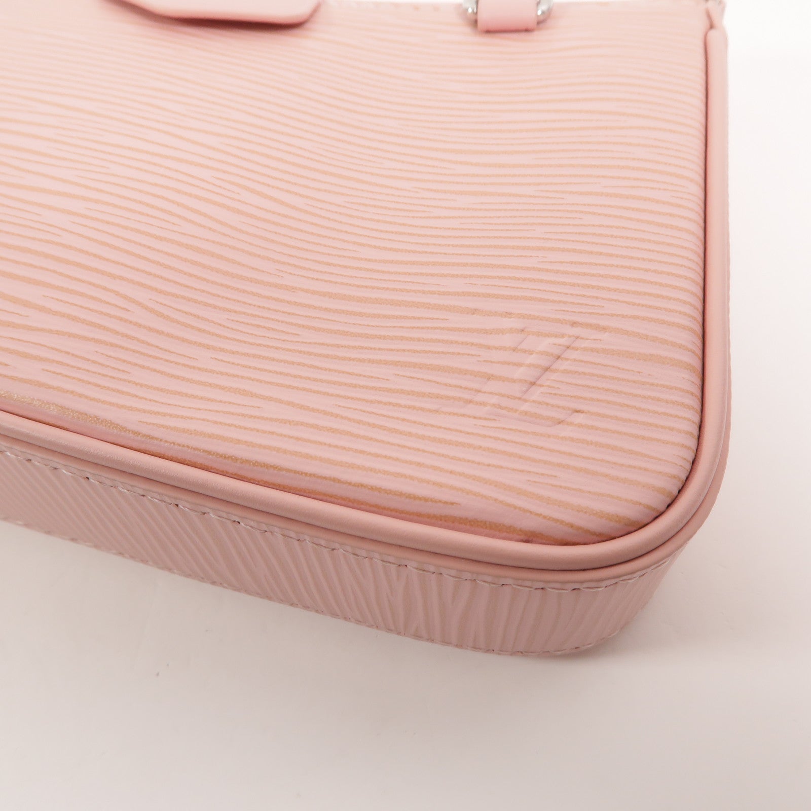 LOUIS VUITTON Epi Easy Pouch Strap鏈帶肩背袋