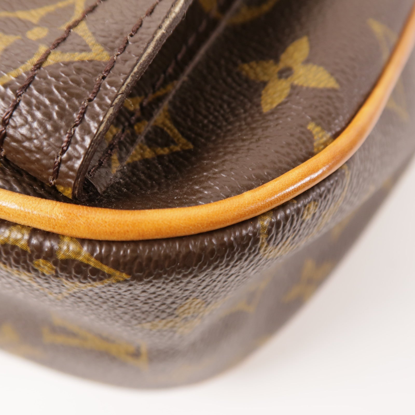 LOUIS VUITTON Monogram Hudson GM金扣肩背袋