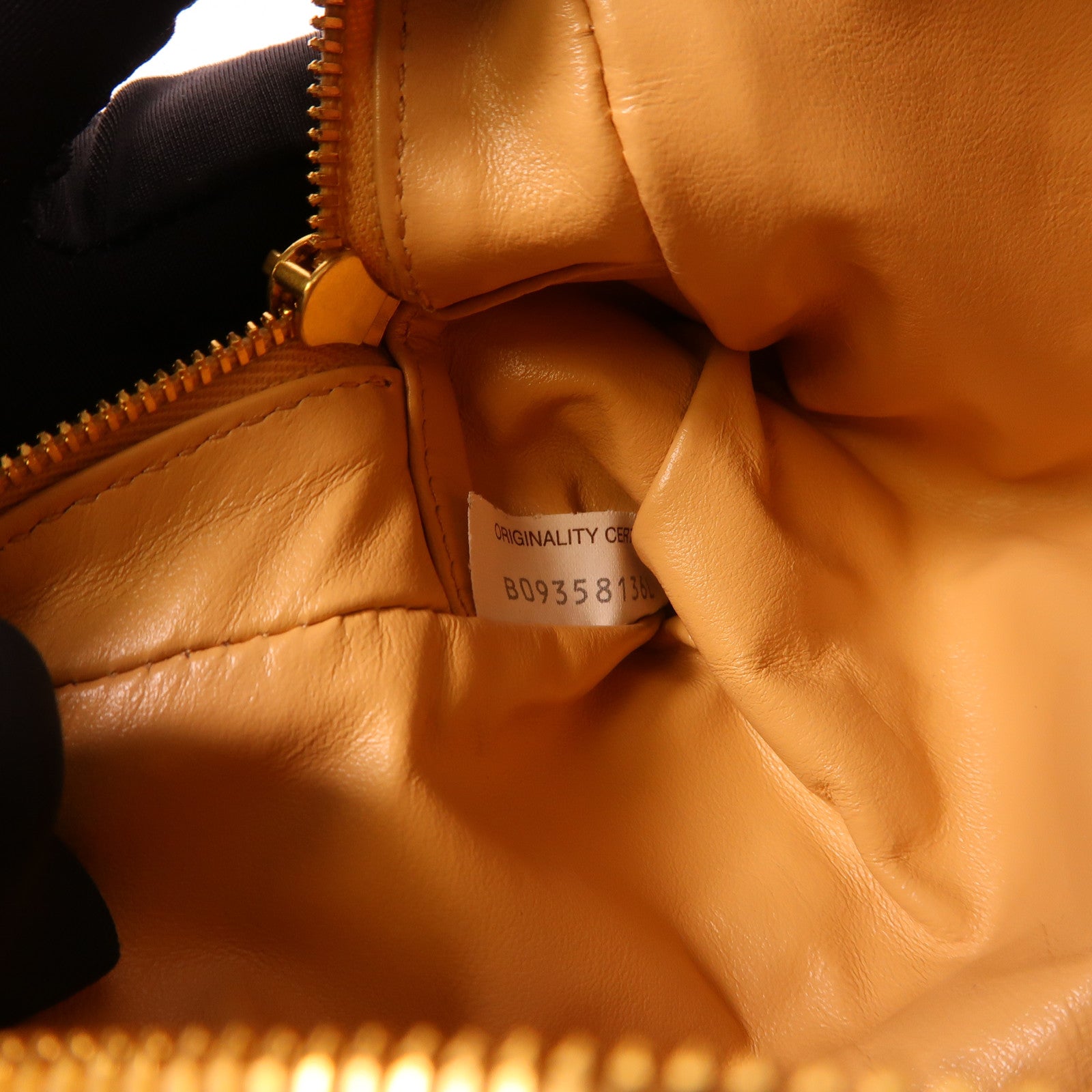 BOTTEGA VENETA 【激減優惠】羊皮皮革Pouch金扣化妝袋