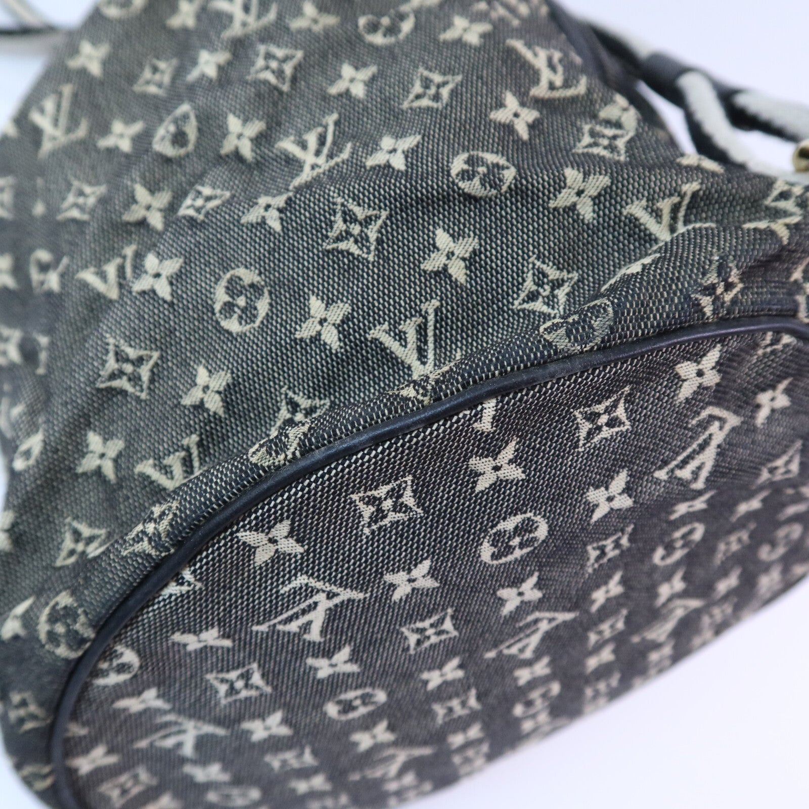 LOUIS VUITTON Monogram Mini Lin Betsy金扣背包