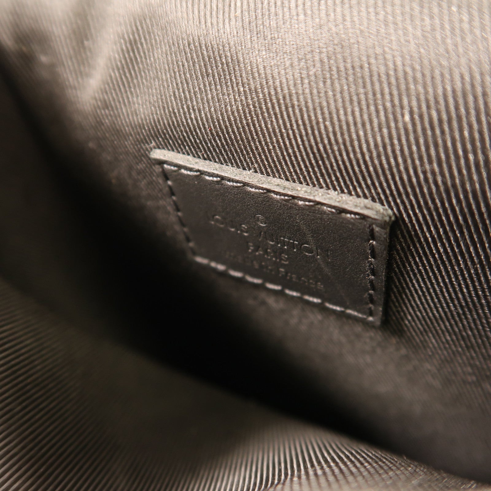 LOUIS VUITTON Monogram Taurillon S-Lock Vertical Wearable肩背袋