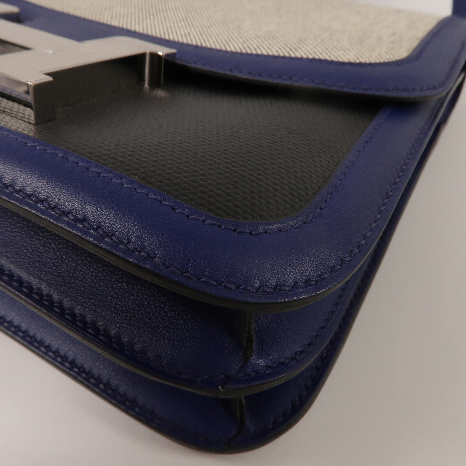 HERMES Swift皮革/Toile帆布Constance 24肩背袋Bleu Sapphire/Noir