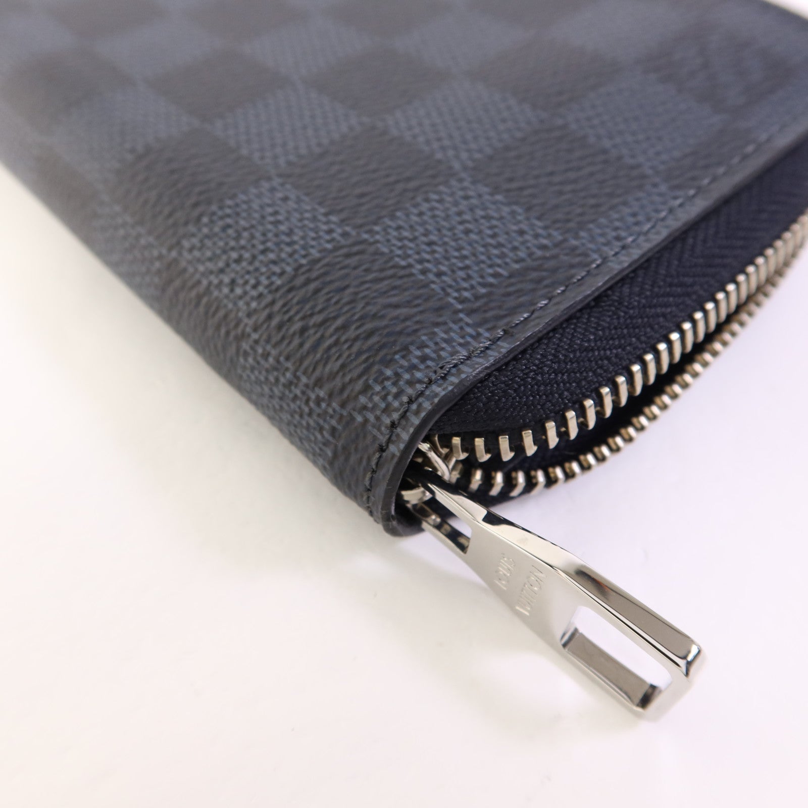 LOUIS VUITTON Damier Graphite Zipper Wallet Vertical銀扣長錢包