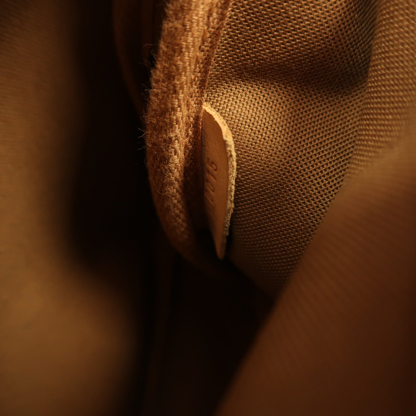 LOUIS VUITTON【激減優惠】 Monogram Saumur 30金扣肩背袋