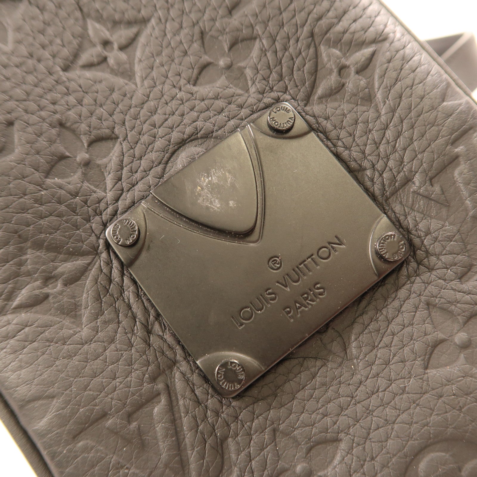 LOUIS VUITTON Monogram Taurillon S-Lock Vertical Wearable肩背袋