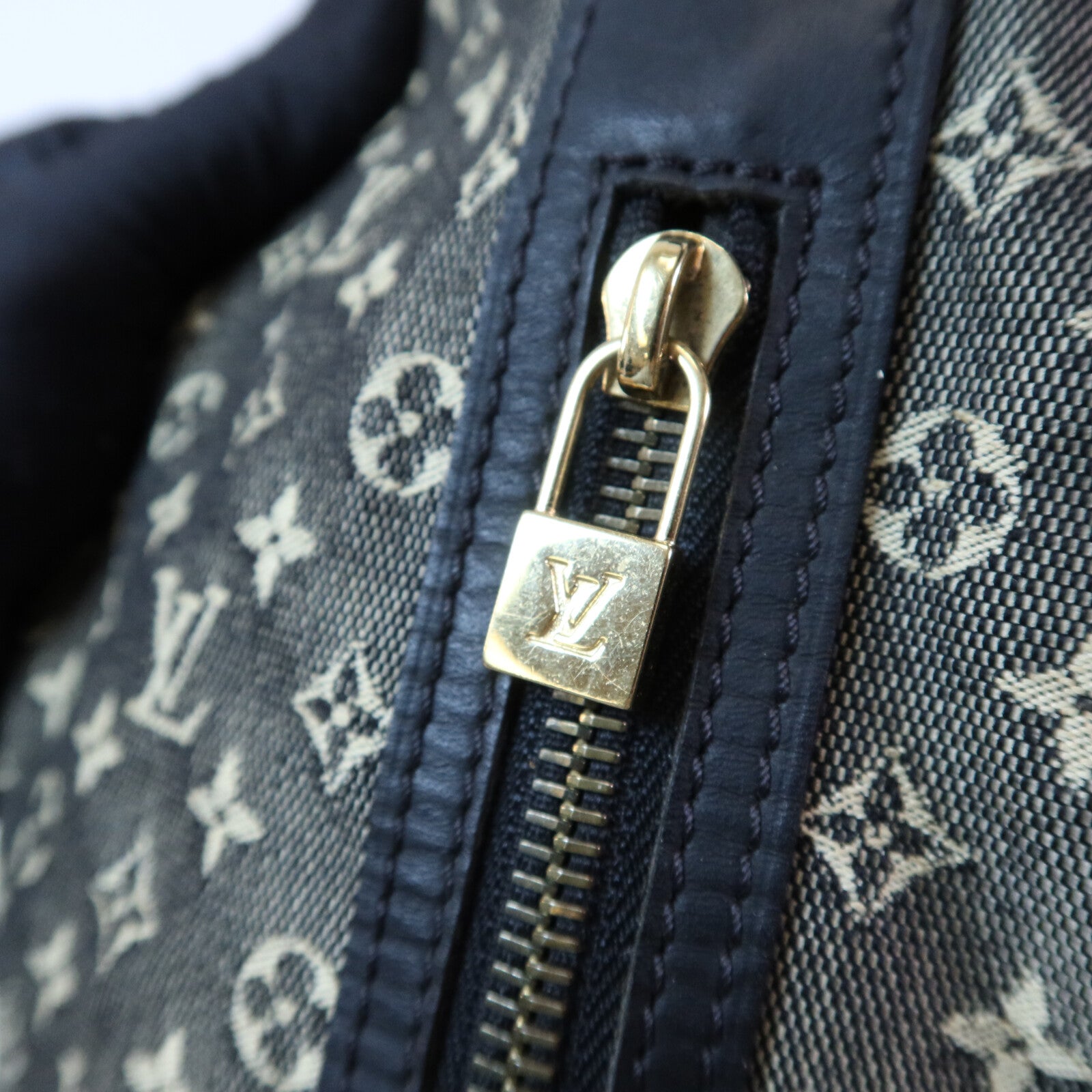 LOUIS VUITTON Monogram Mini Lin Betsy金扣背包
