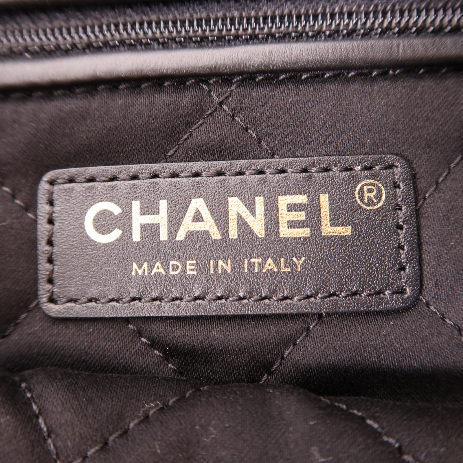 CHANEL 牛皮皮革Chanel 22 Small金扣鏈帶肩背袋