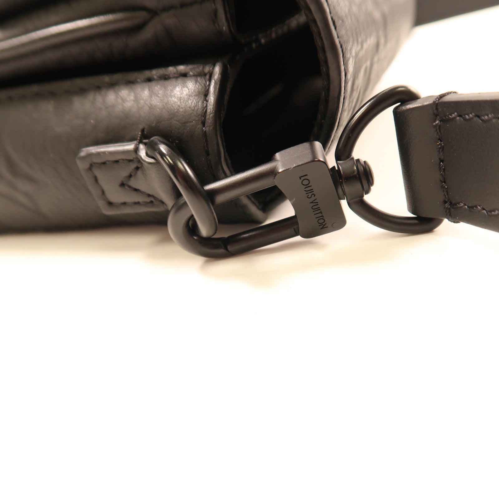 LOUIS VUITTON Monogram Taurillon S-Lock Vertical Wearable肩背袋