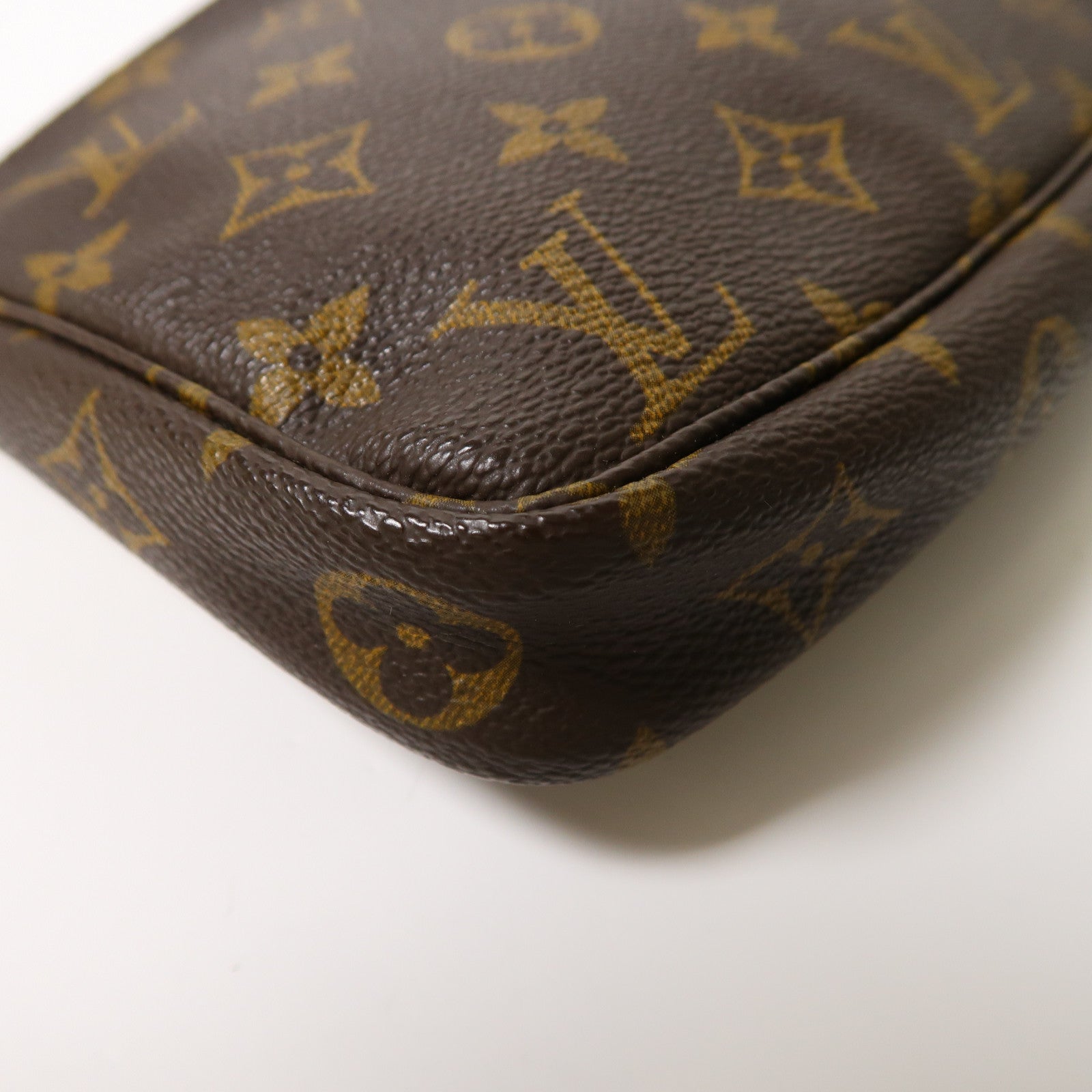 LOUIS VUITTON Monogram Pochette Accessoires金扣手挽袋啡色