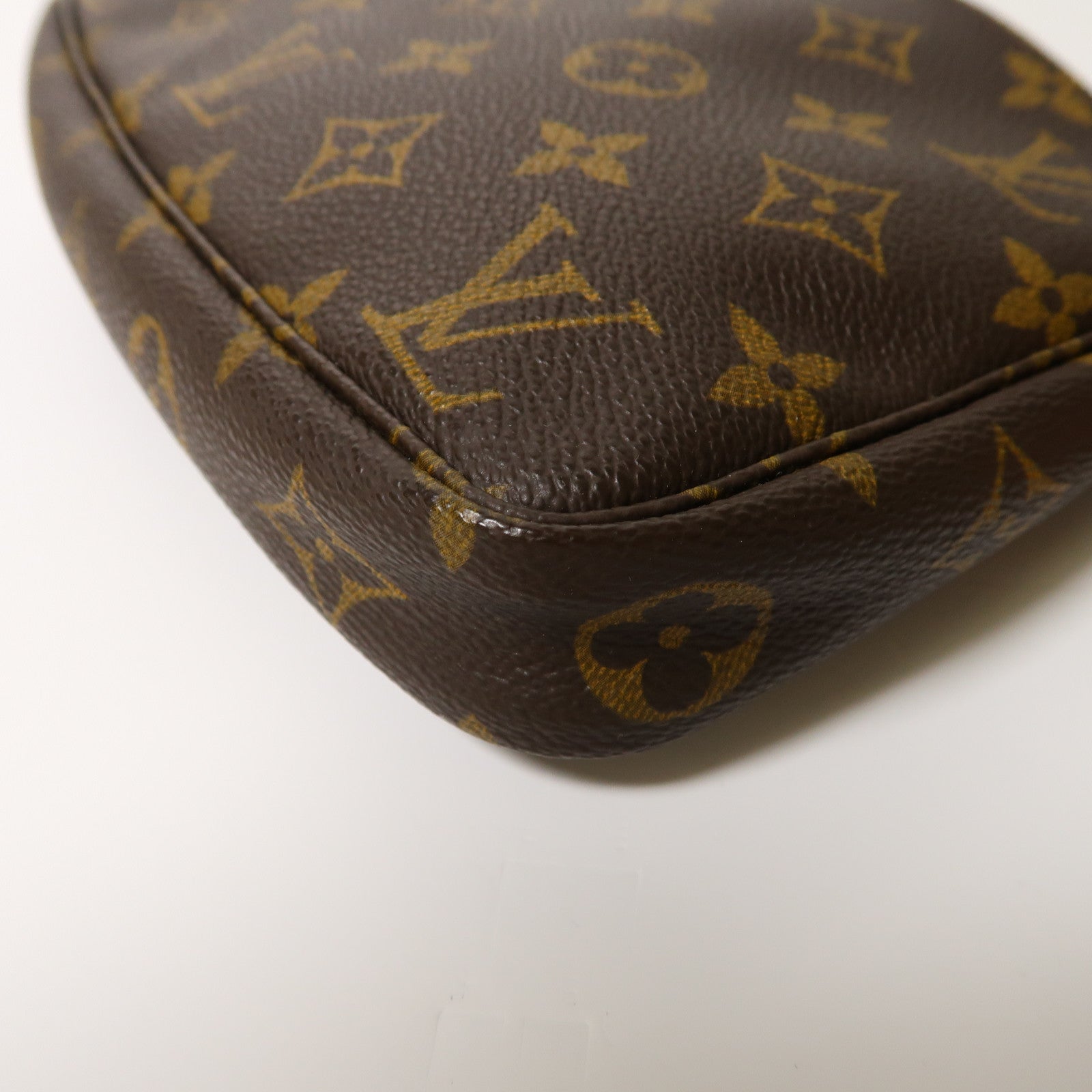 LOUIS VUITTON Monogram Pochette Accessoires金扣手挽袋啡色