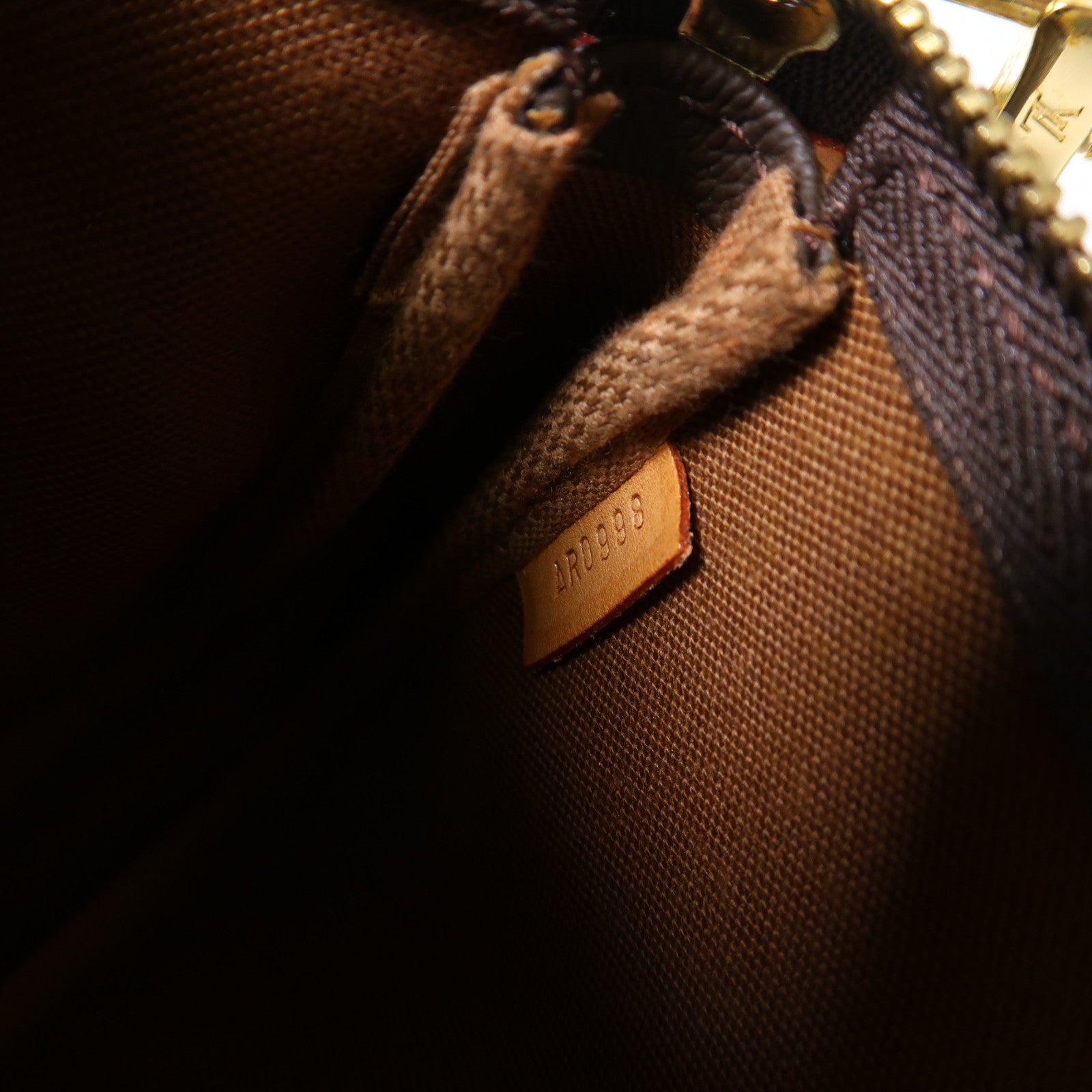 LOUIS VUITTON Monogram Pochette Accessoires金扣手挽袋啡色