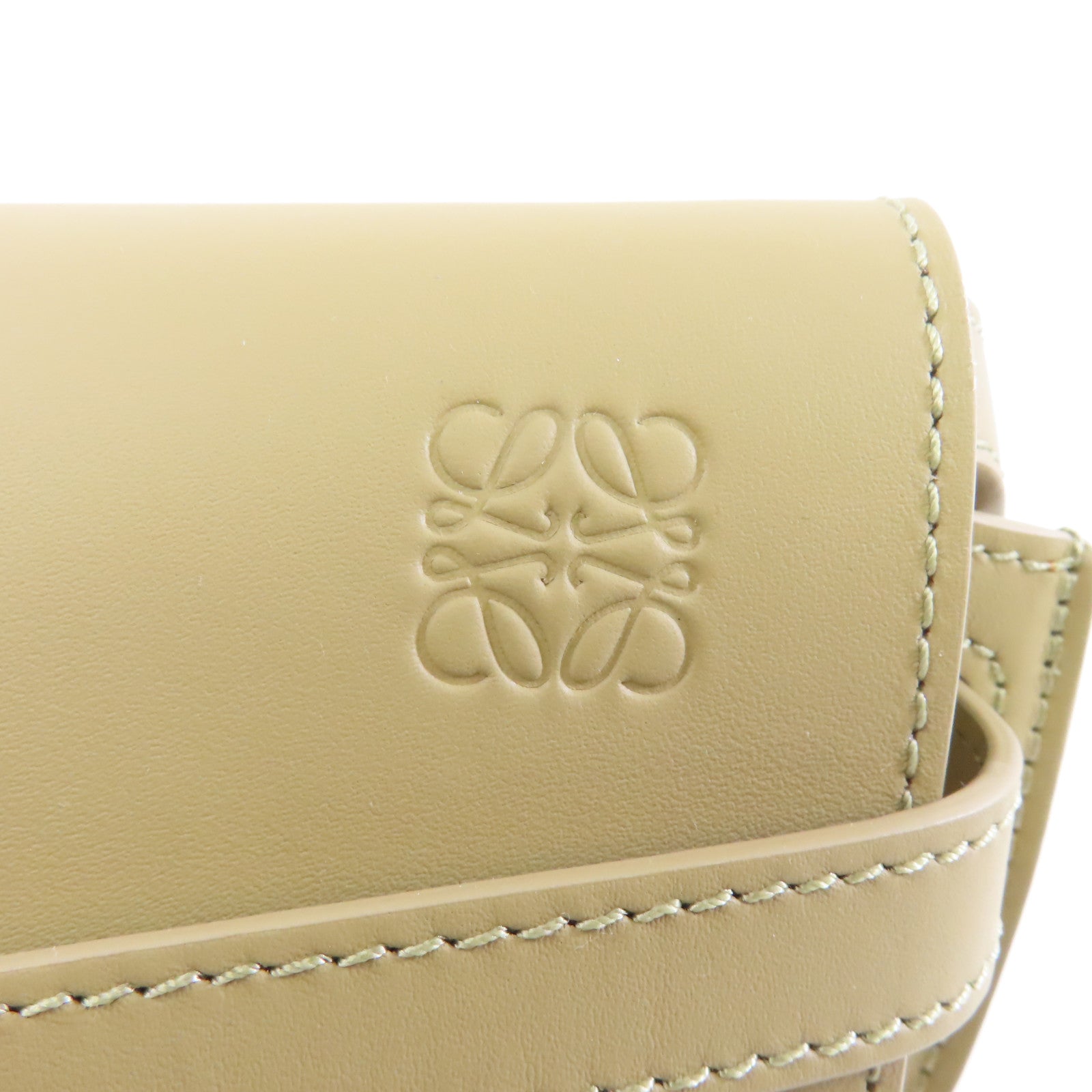 LOEWE 牛皮皮革Mini Gate金扣肩背袋米色