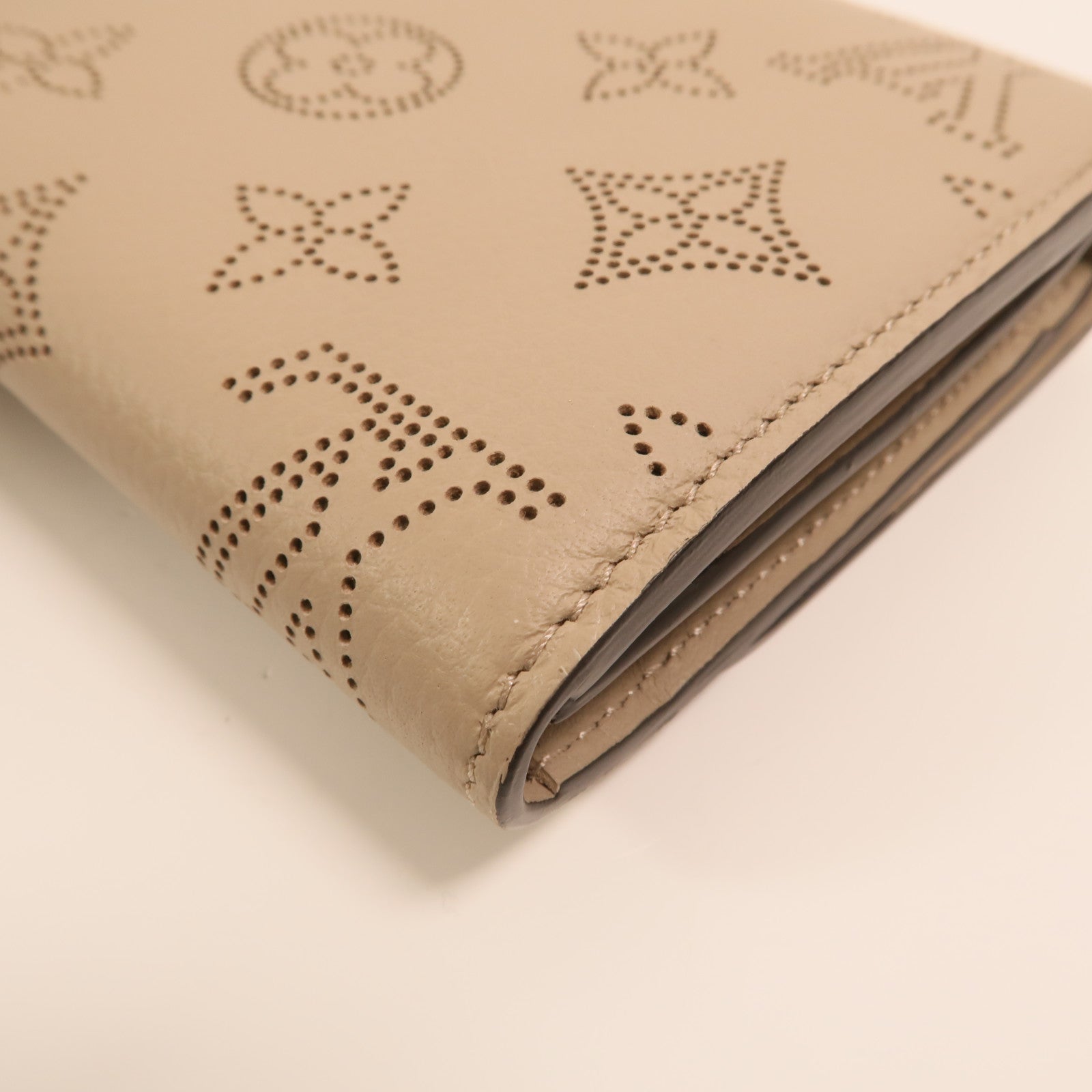 LOUIS VUITTON Mahina Iris Compact Wallet銀扣錢包