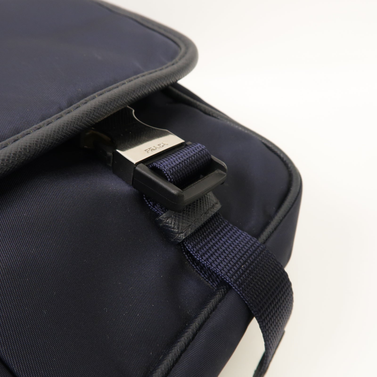 PRADA 尼龍/Saffiano皮革Messenger Bag銀扣肩背袋藍色