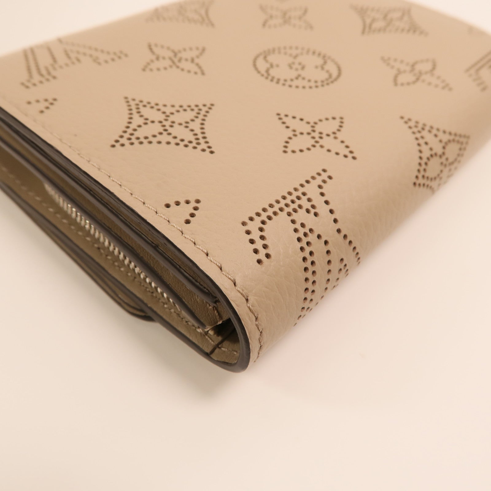 LOUIS VUITTON Mahina Iris Compact Wallet銀扣錢包