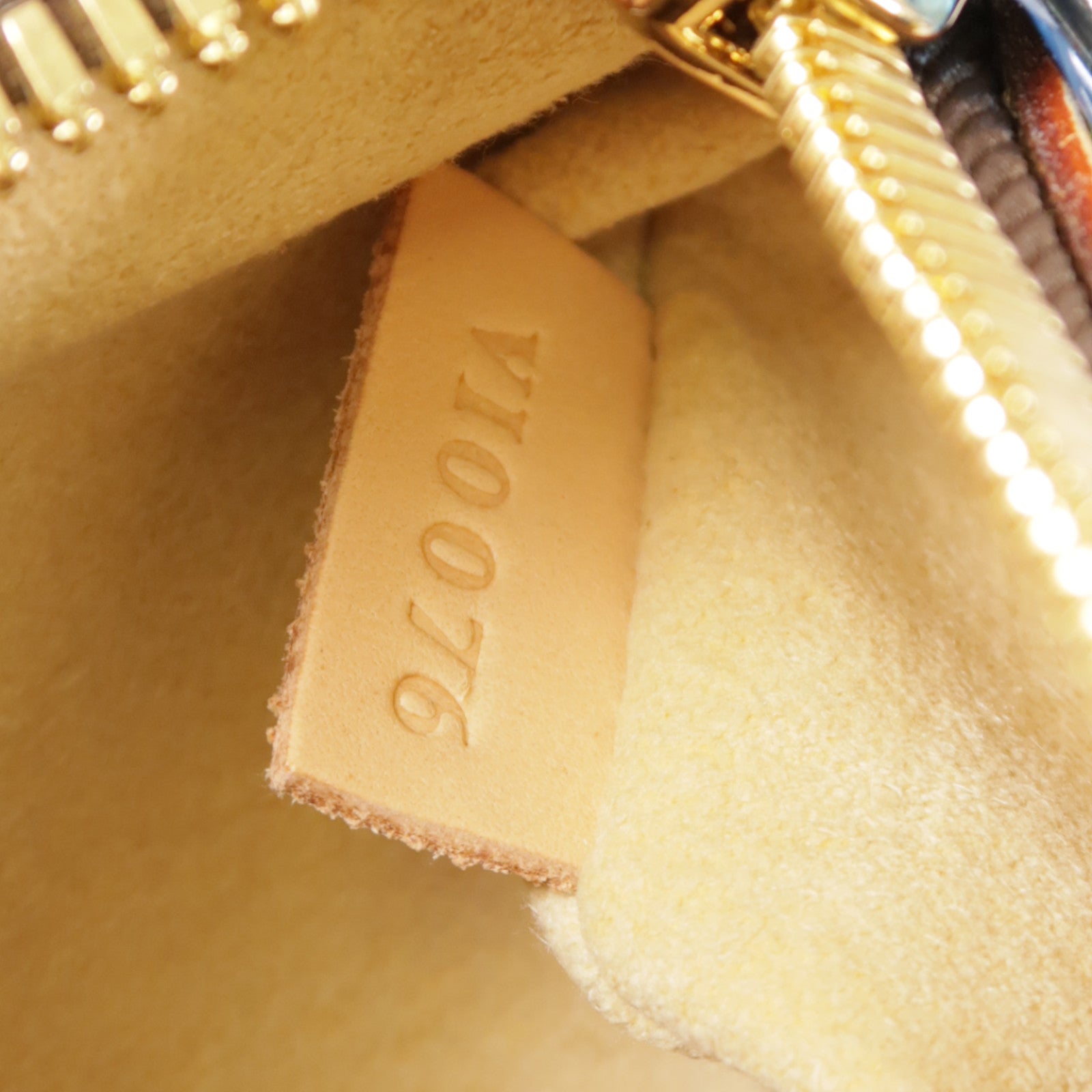 LOUIS VUITTON Monogram Hudson GM金扣肩背袋