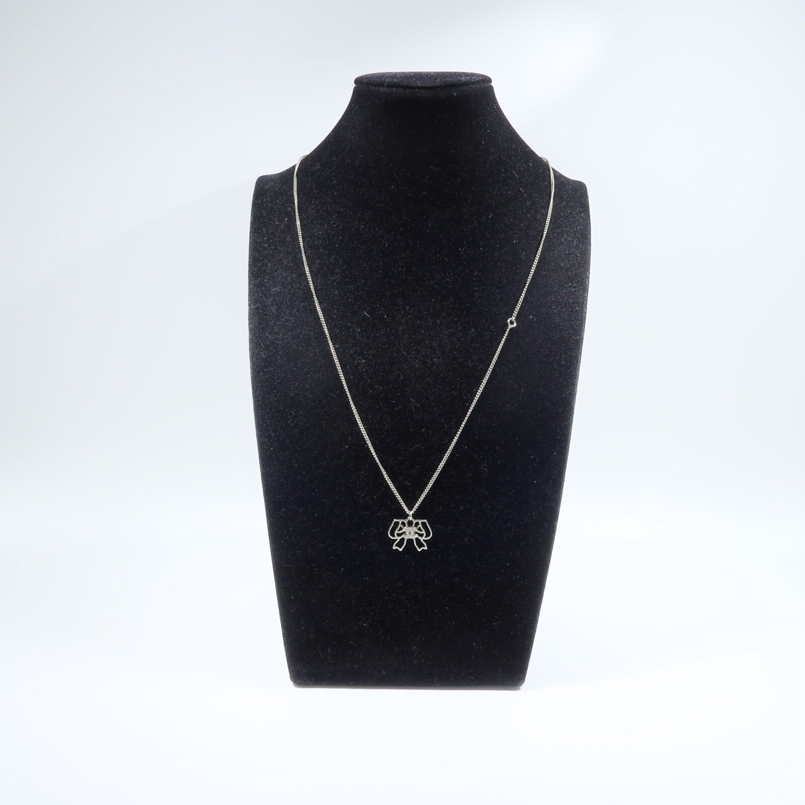 CHANEL 金屬Crystal CC Open Bow Necklace項鍊