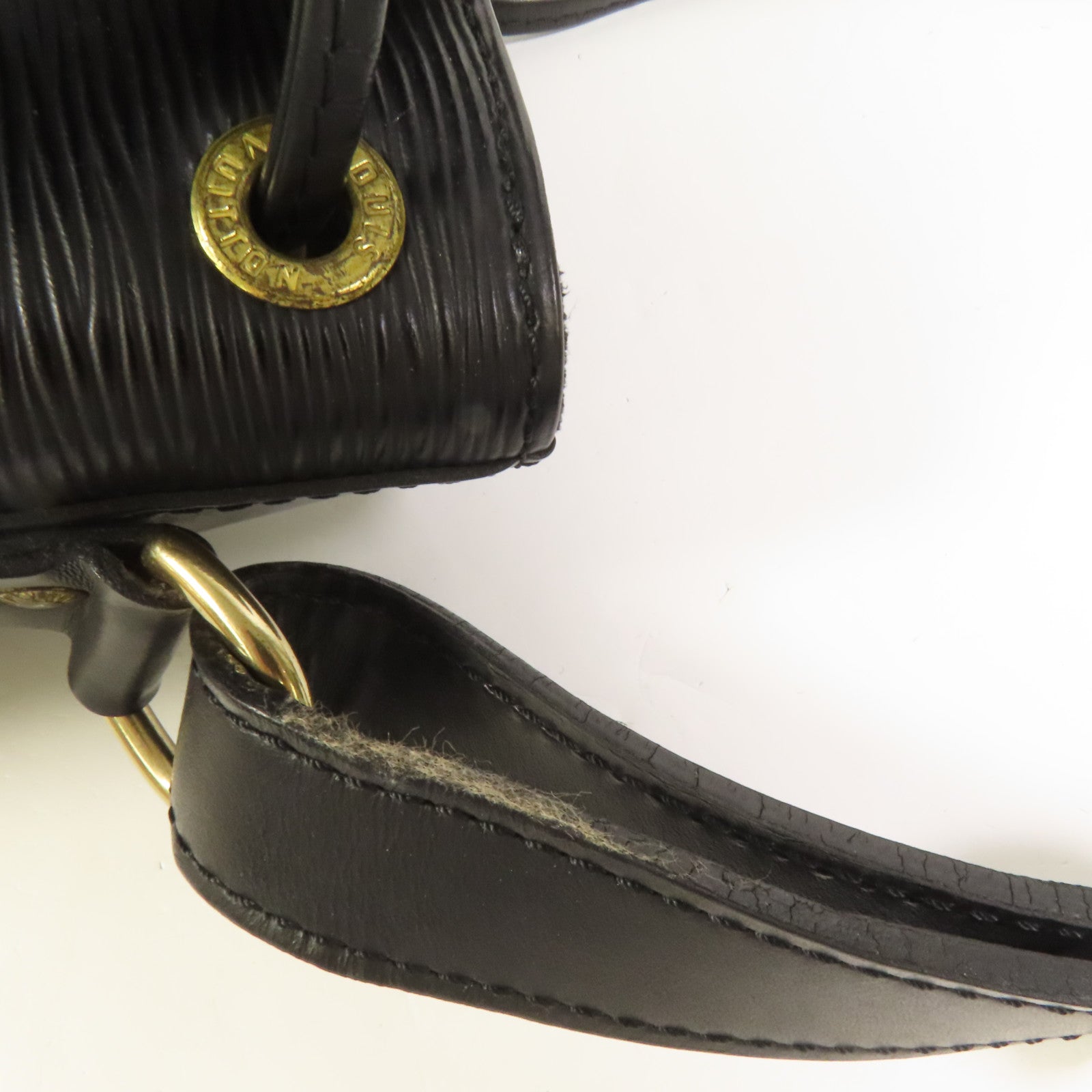 LOUIS VUITTON Epi Petit Noe金扣肩背袋