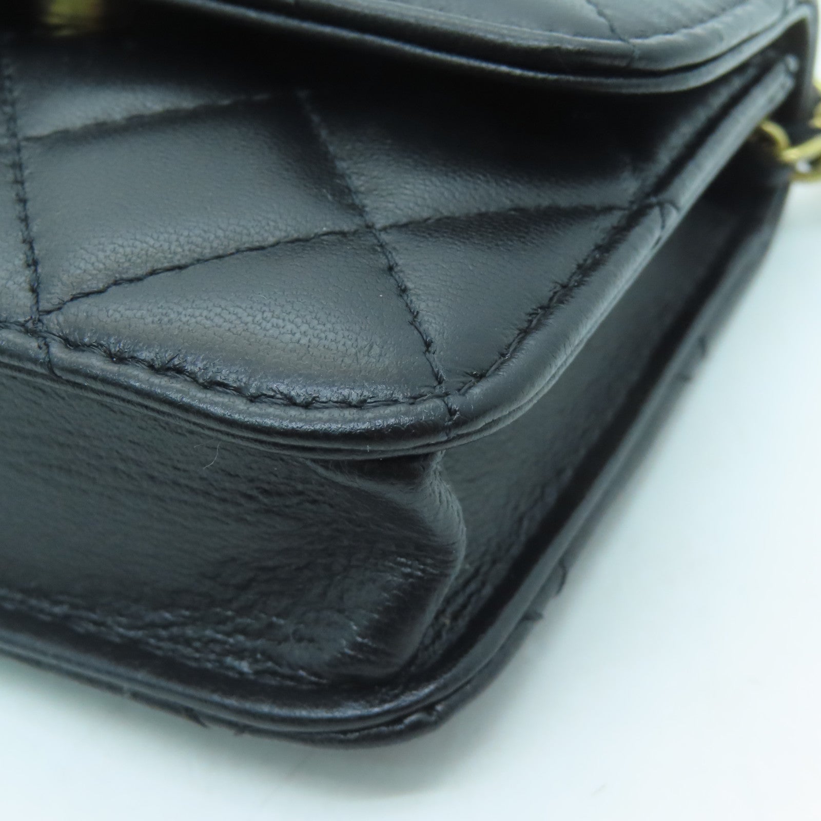 CHANEL rhombic sheepskin leather Chain Shoulder Bag gold buckle chain shoulder bag black