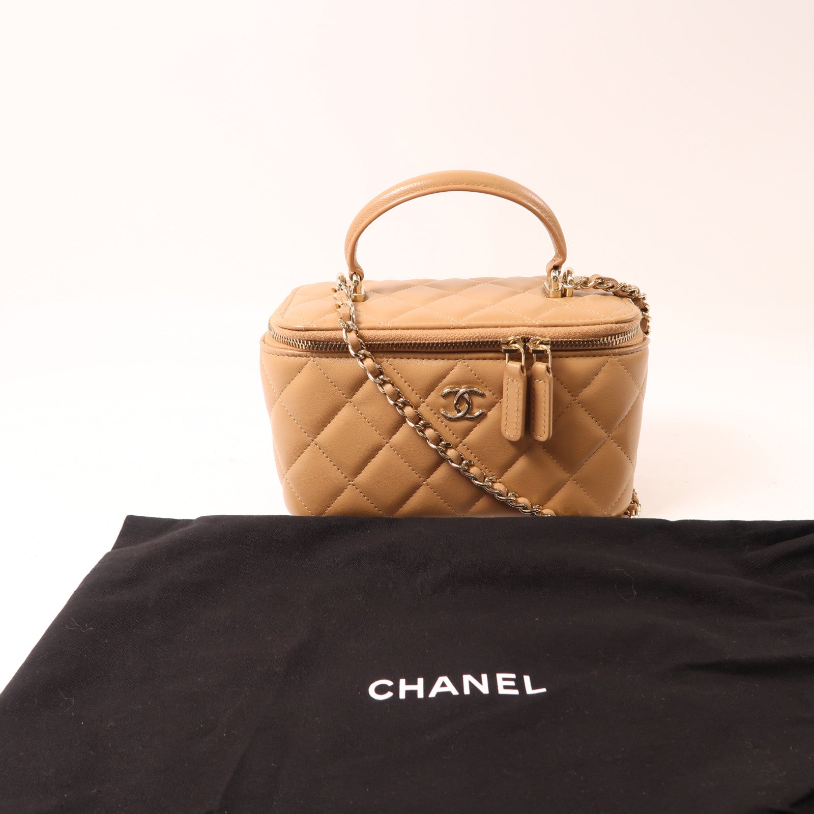 CHANEL 羊皮皮革Vanity Bag金扣鏈帶肩背袋杏色
