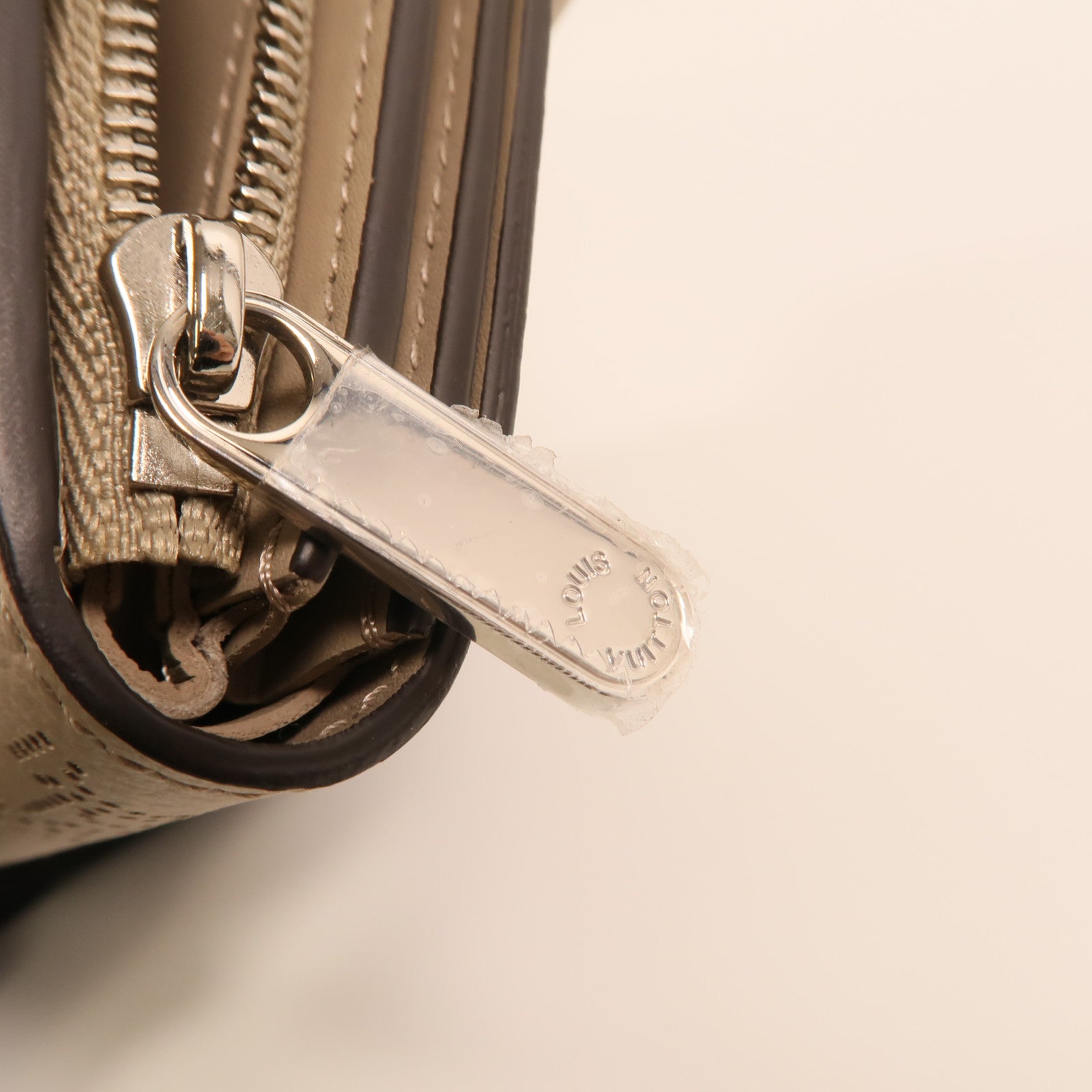 LOUIS VUITTON Mahina Iris Compact Wallet銀扣錢包