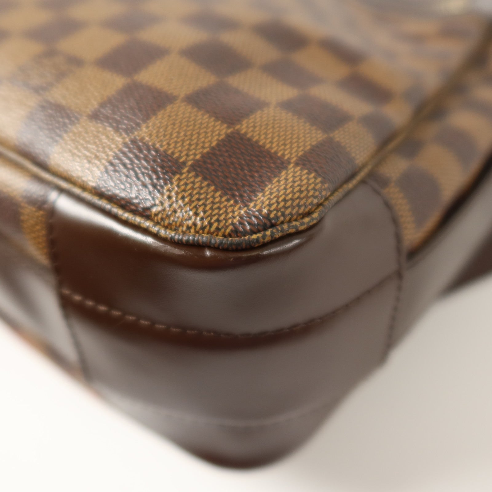 LOUIS VUITTON Damier Bastille金扣肩背袋