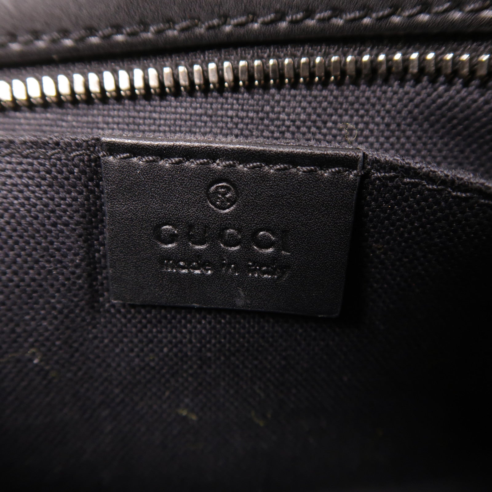 GUCCI 塗層帆布GG Black Crossbody Bag銀扣肩背袋