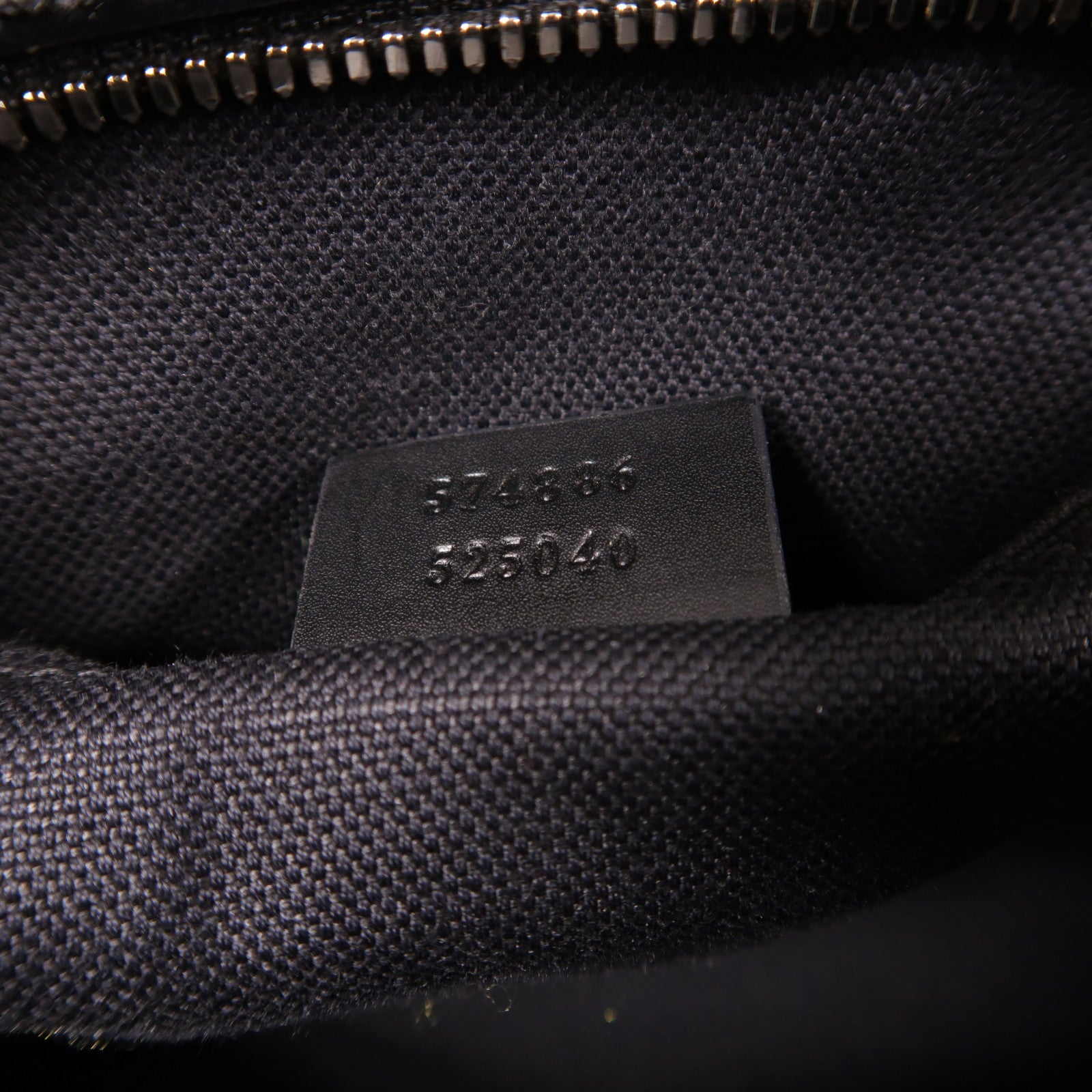 GUCCI 塗層帆布GG Black Crossbody Bag銀扣肩背袋