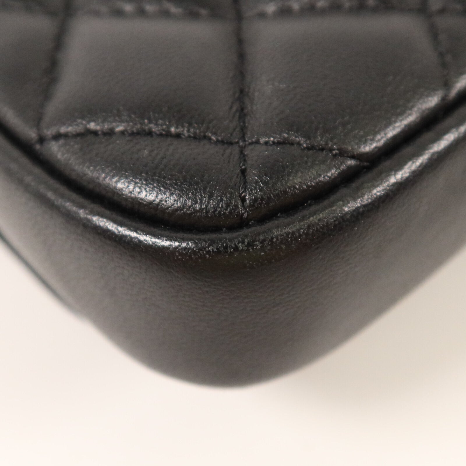 CHANEL 羊皮皮革Side Pack Bag金扣鏈帶肩背袋