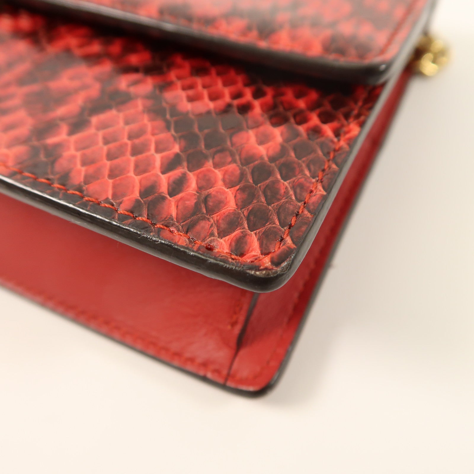 GUCCI 蛇皮皮革Queen Margaret GG金扣鏈帶肩背袋