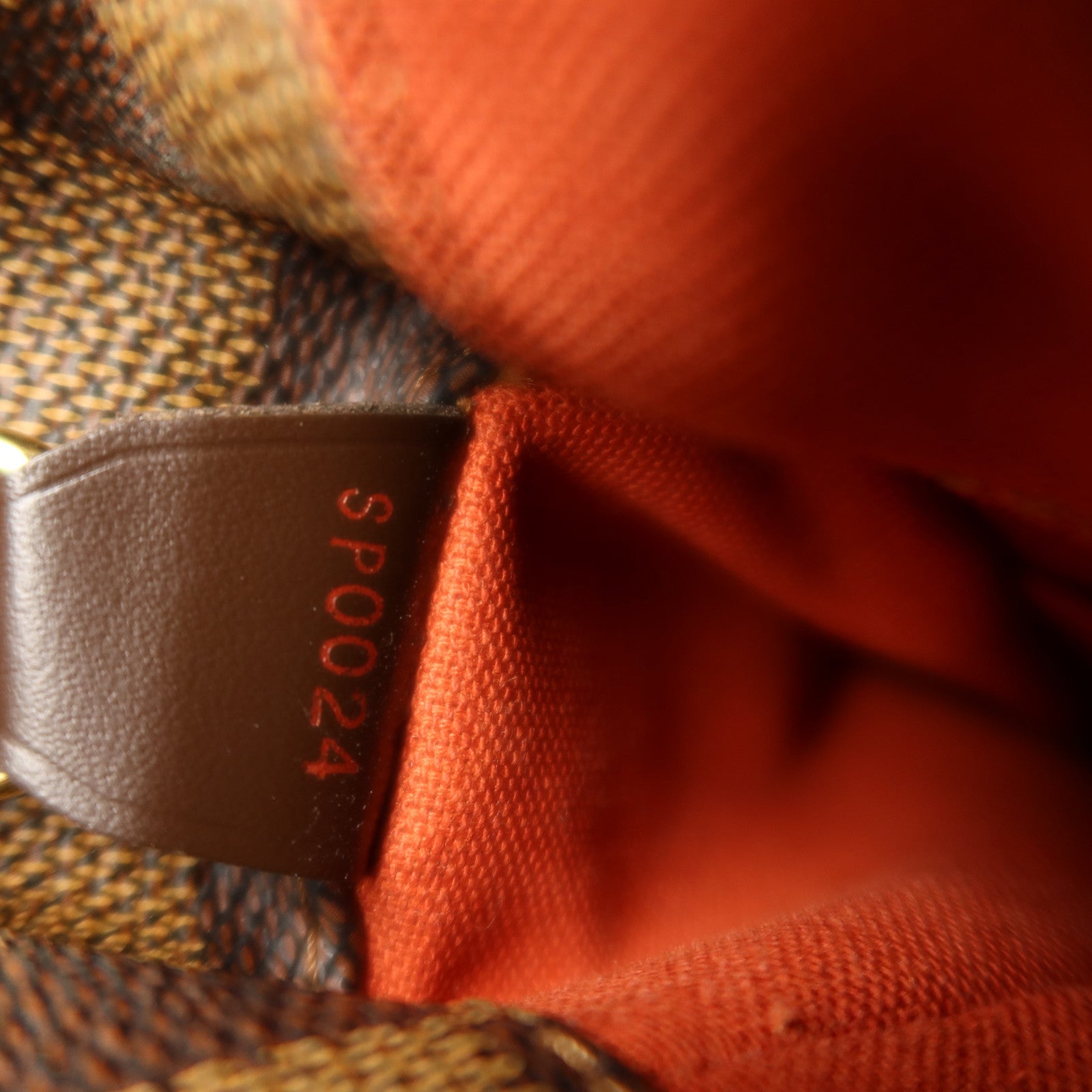LOUIS VUITTON Damier Bastille金扣肩背袋