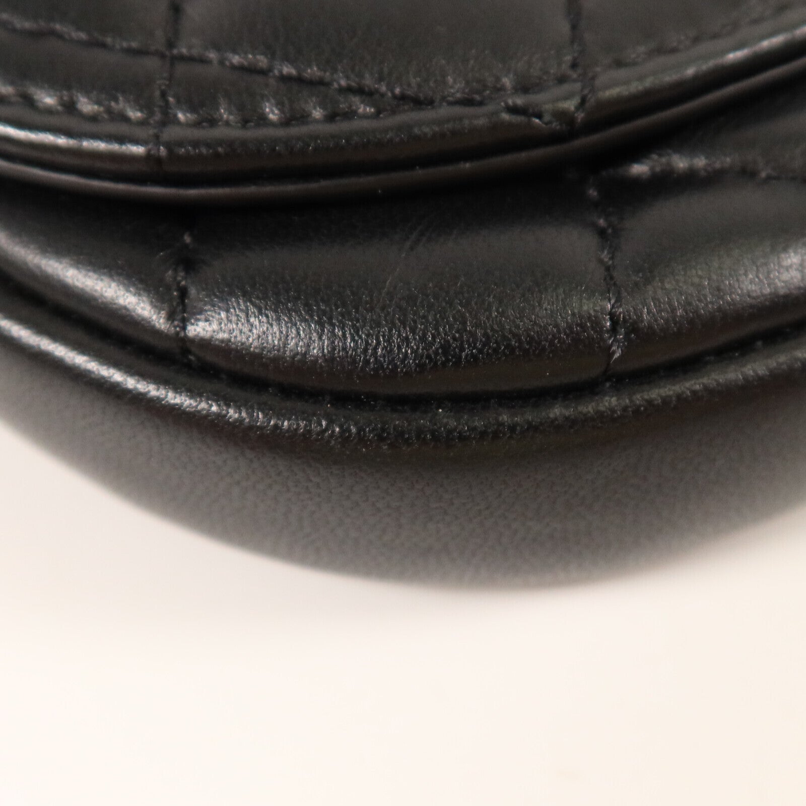 CHANEL 羊皮皮革Side Pack Bag金扣鏈帶肩背袋
