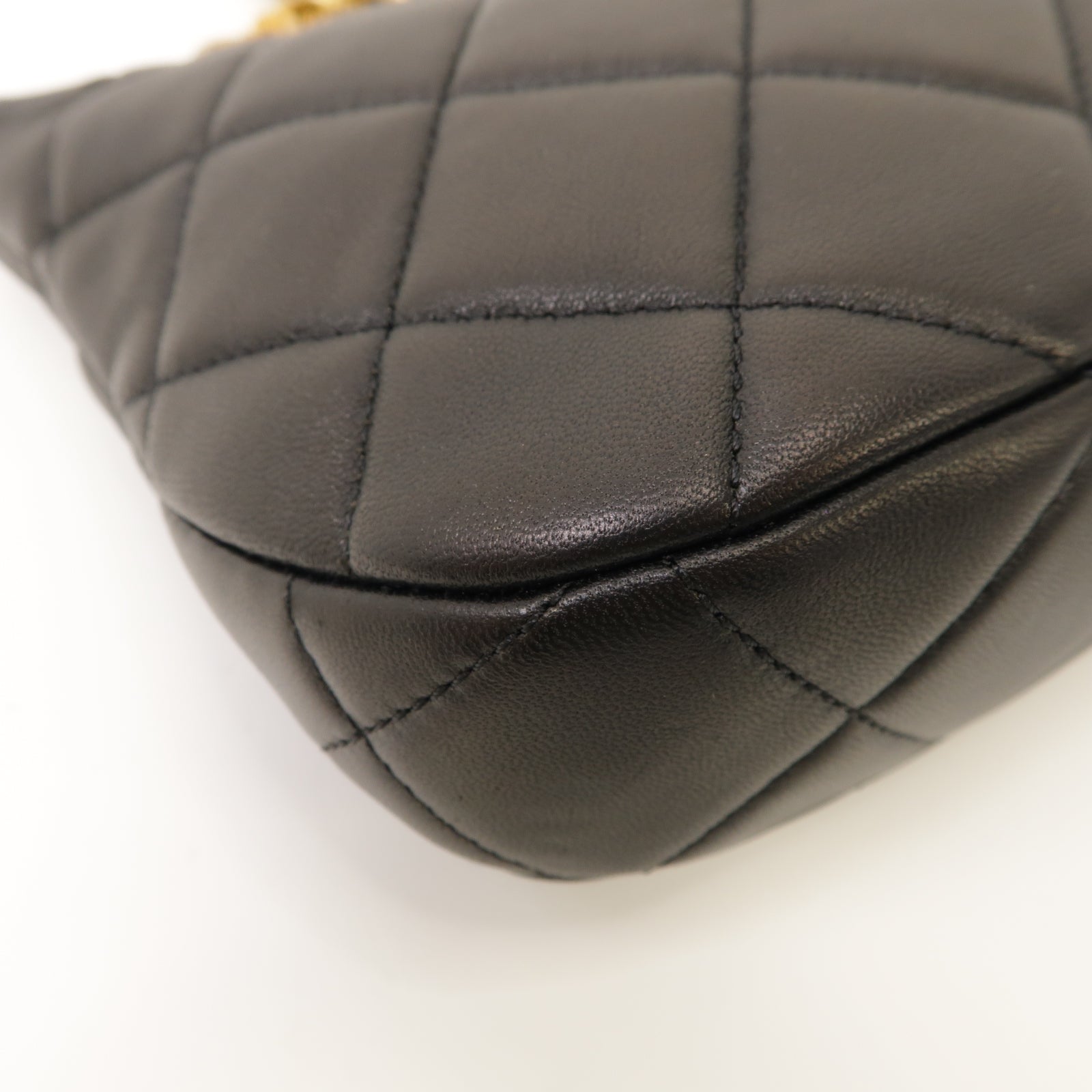 CHANEL 菱格牛皮皮革Chain Shoulder金扣肩背袋黑色