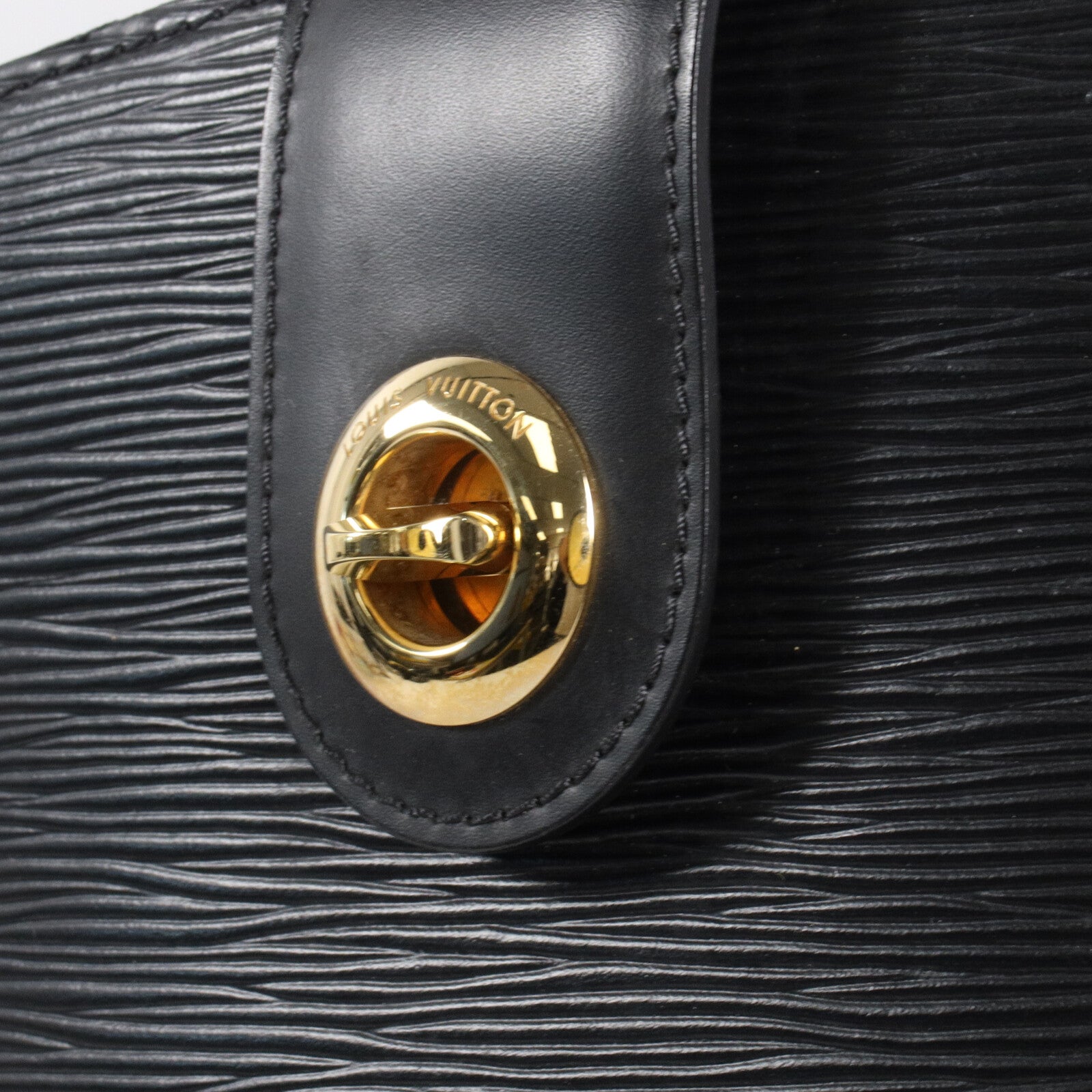 LOUIS VUITTON Epi Cluny肩背袋