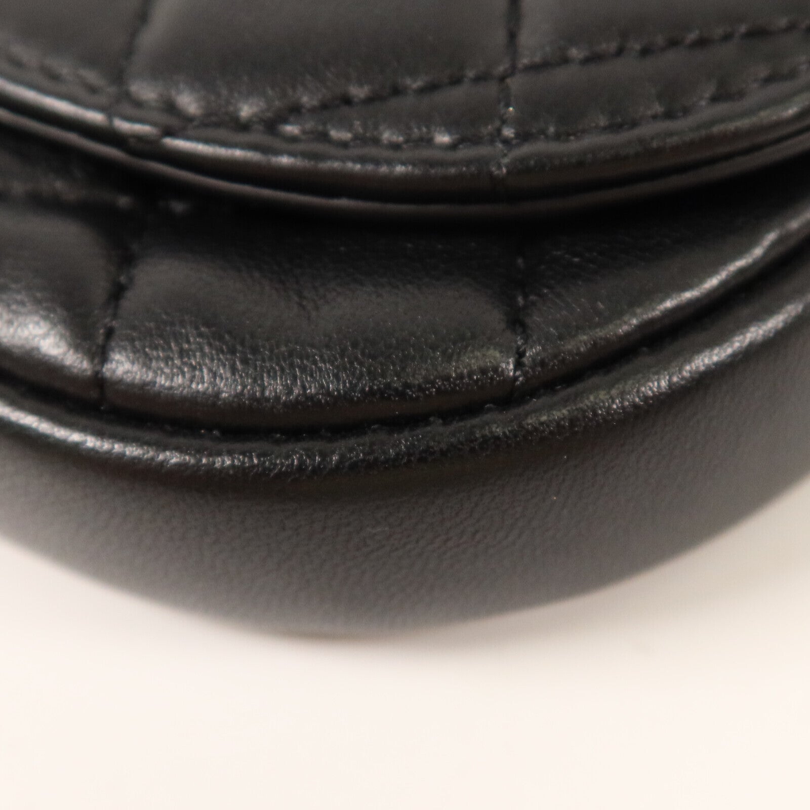 CHANEL 羊皮皮革Side Pack Bag金扣鏈帶肩背袋