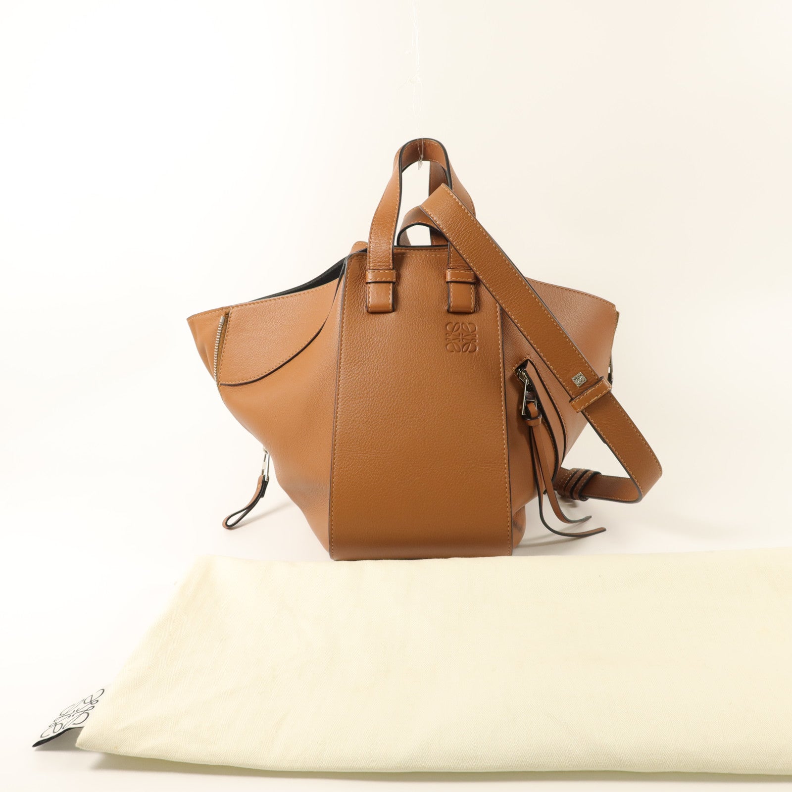 LOEWE 牛皮皮革Hammock Medium手挽肩背兩用袋