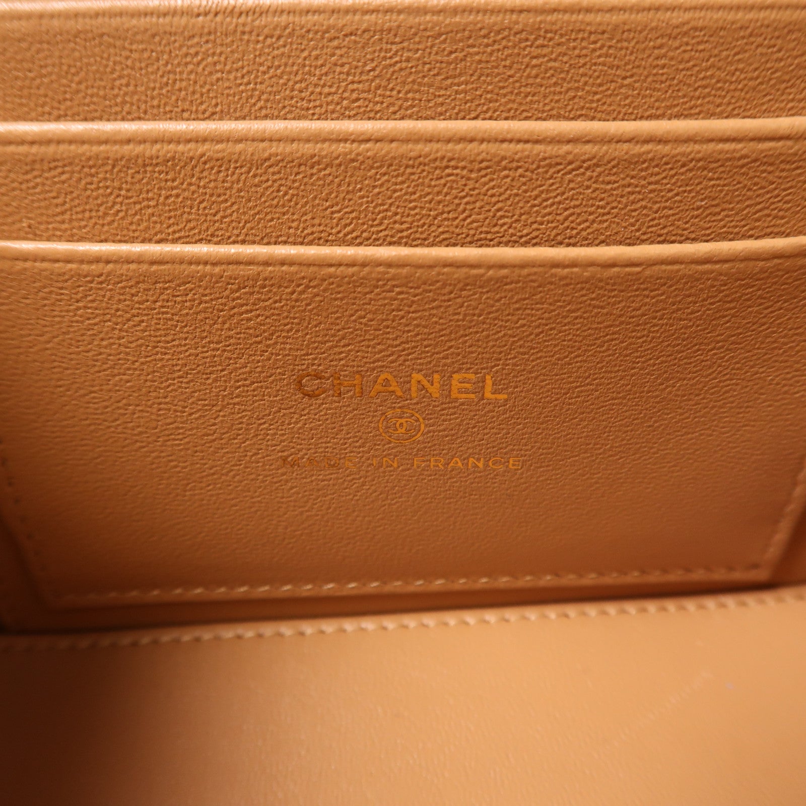 CHANEL 羊皮皮革Vanity Bag金扣鏈帶肩背袋杏色