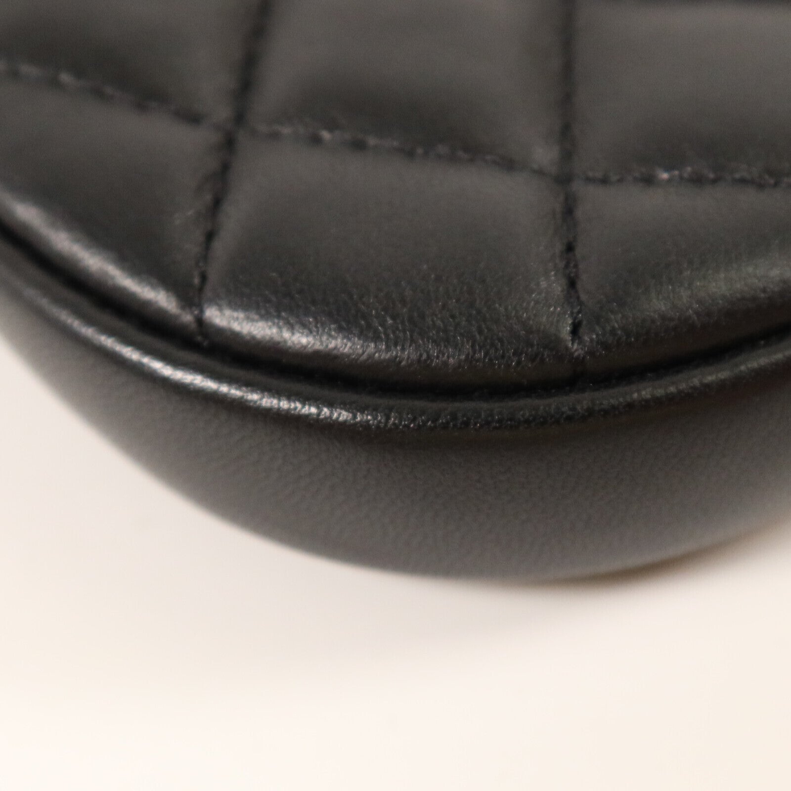 CHANEL 羊皮皮革Side Pack Bag金扣鏈帶肩背袋