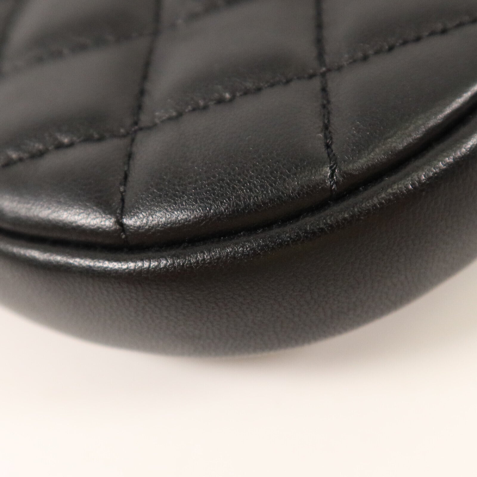 CHANEL 羊皮皮革Side Pack Bag金扣鏈帶肩背袋