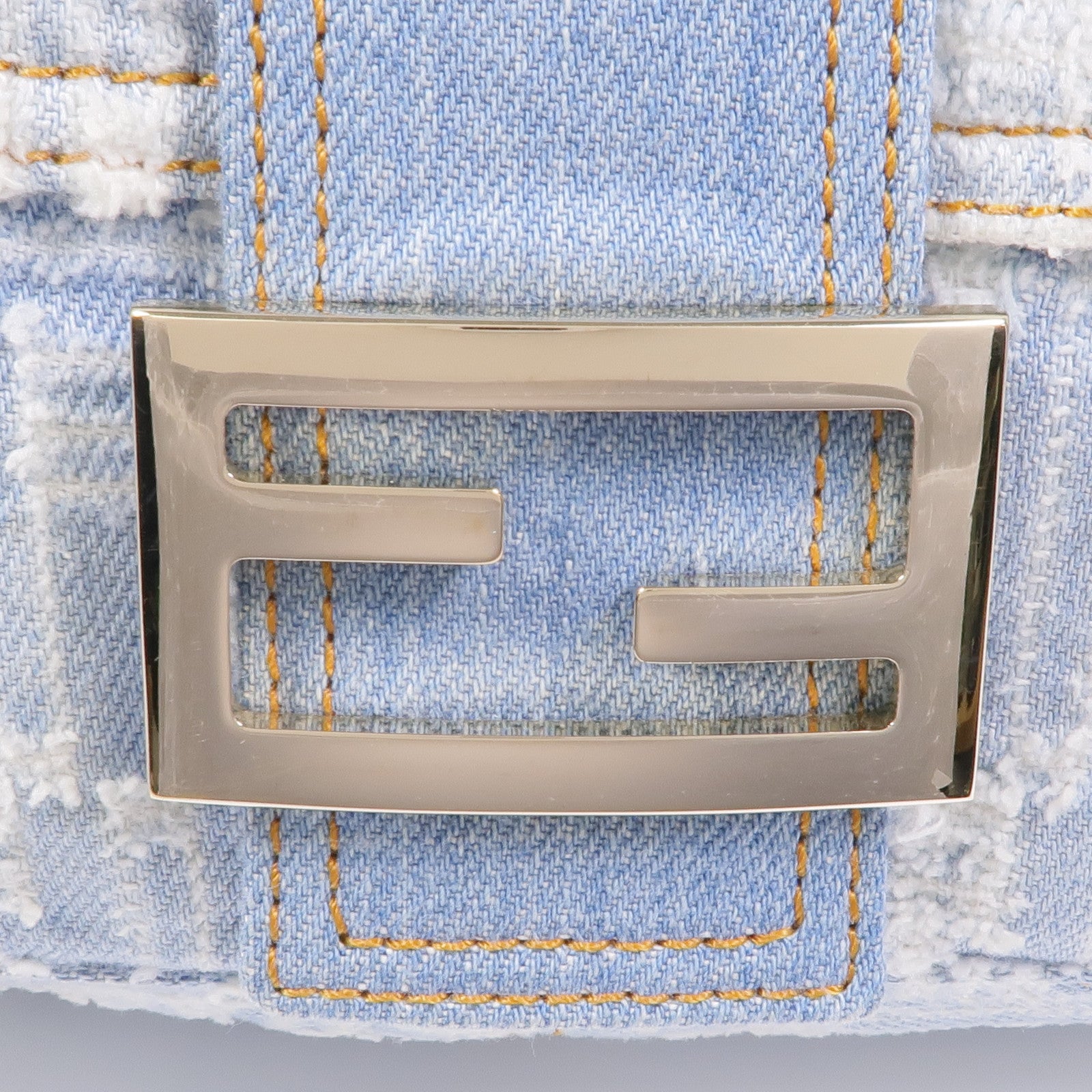 FENDI 牛仔布Shoulder Bag金扣肩背袋