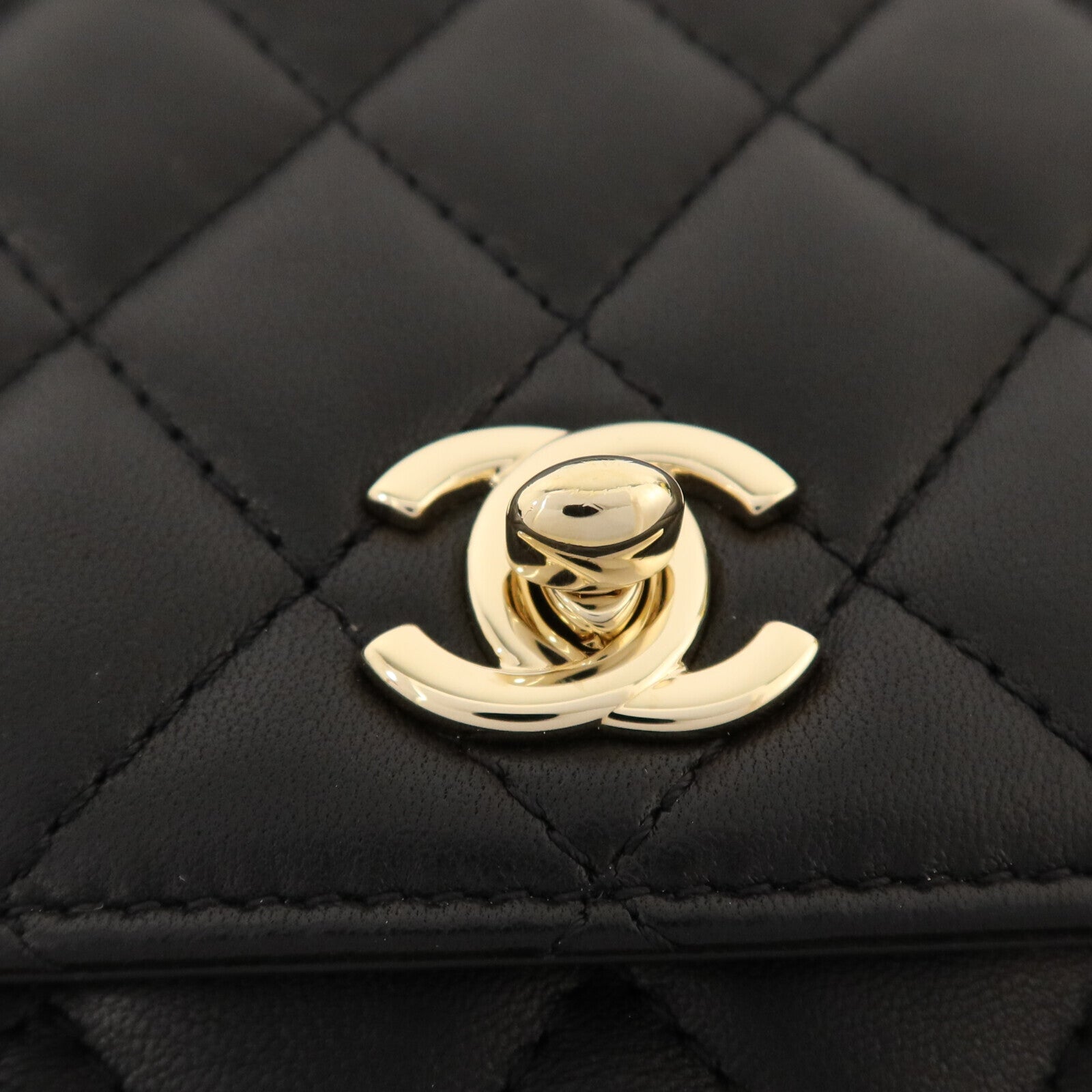 CHANEL 羊皮皮革Side Pack Bag金扣鏈帶肩背袋