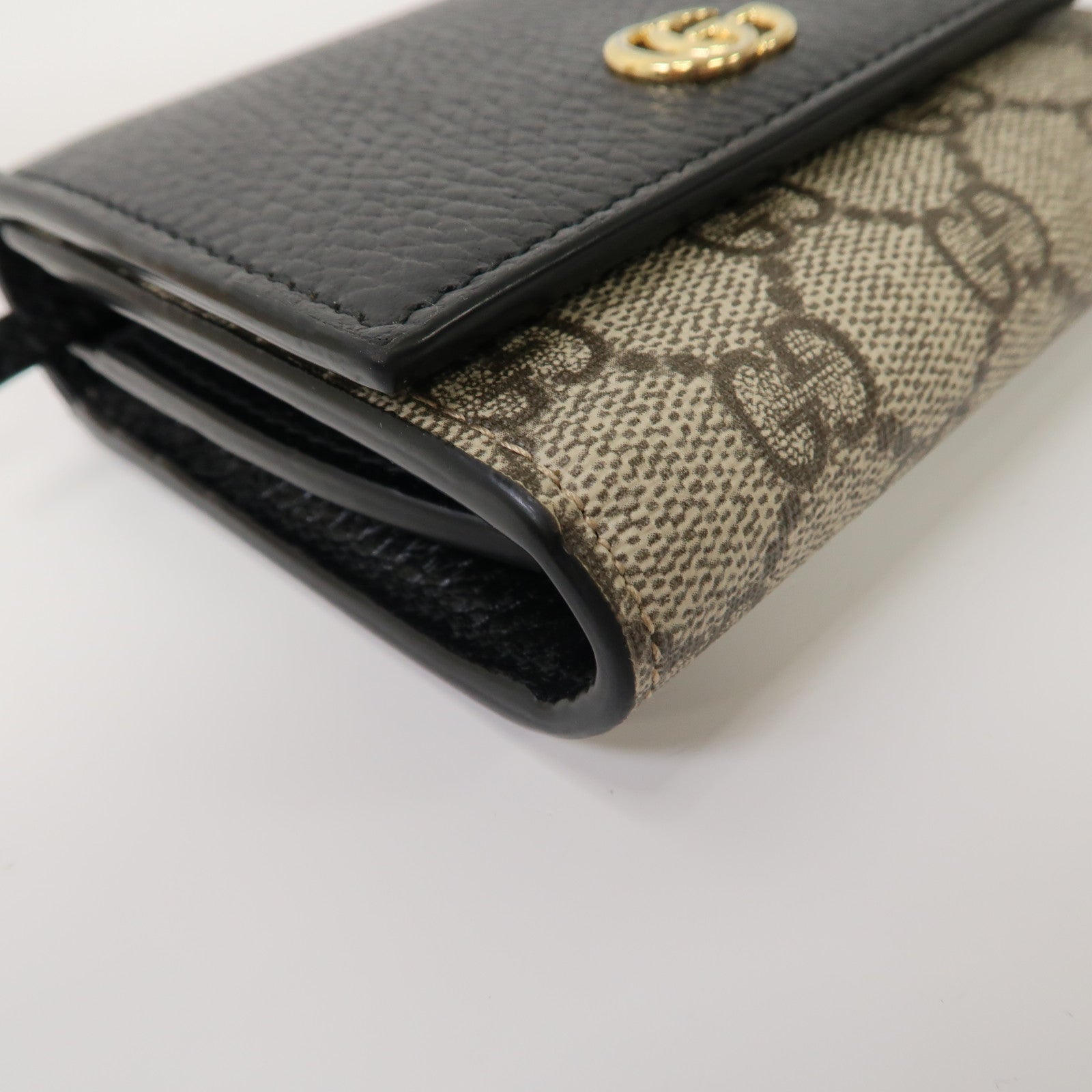 GUCCI 【清倉大減價】牛皮皮革GG Marmont Medium Wallet金扣折疊錢包黑色