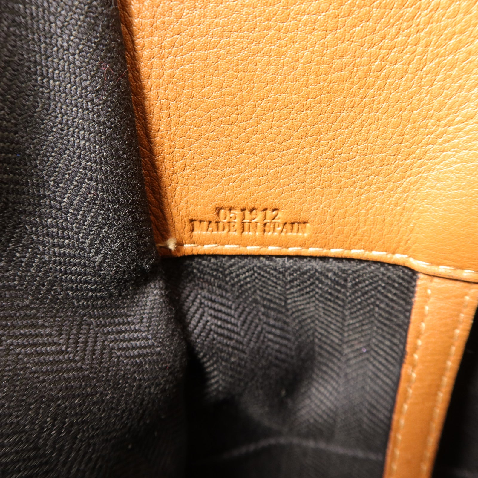 LOEWE 牛皮皮革Hammock Medium手挽肩背兩用袋